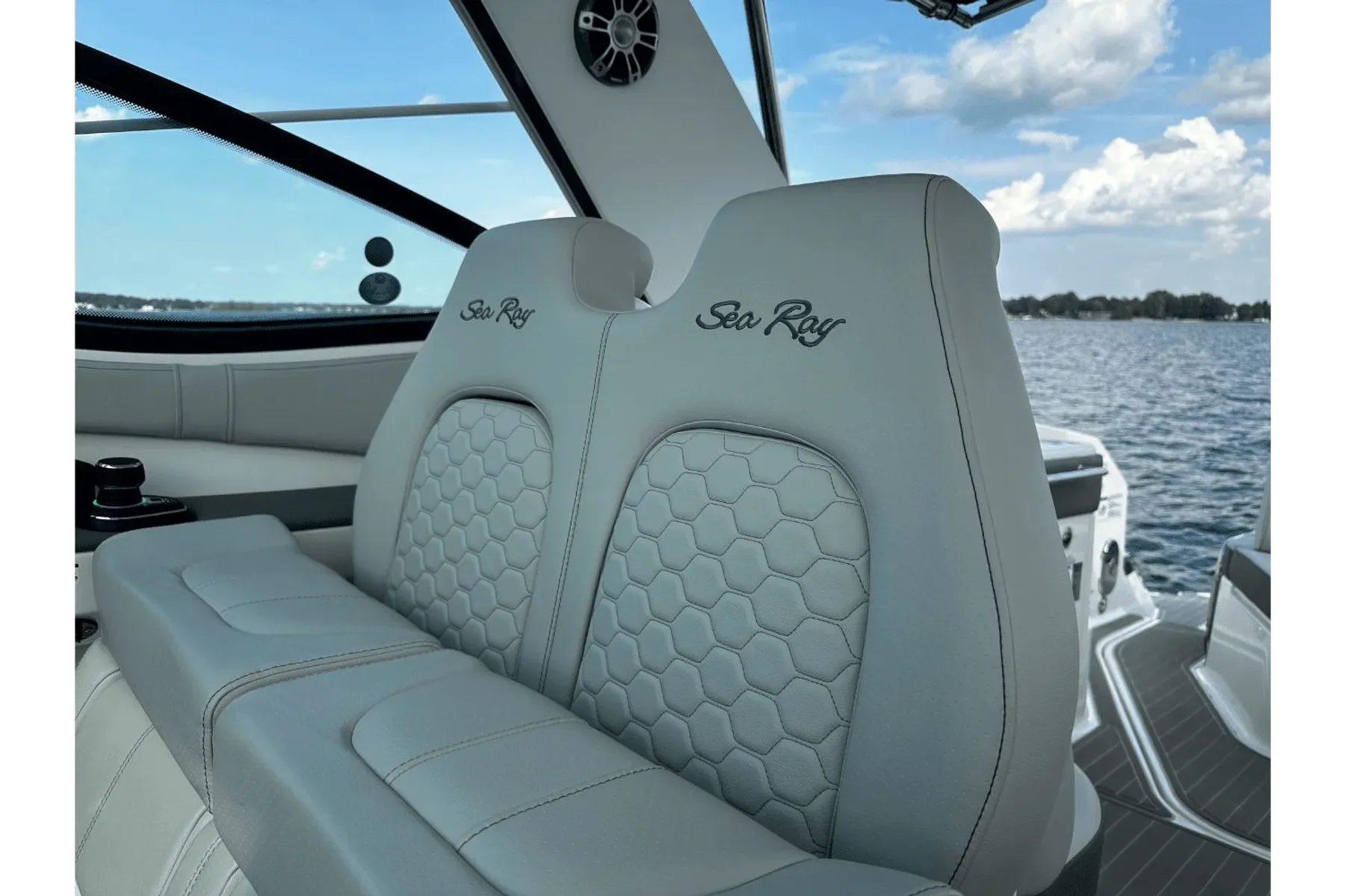 2024 Sea Ray 320 SUNDANCER Image Thumbnail #45