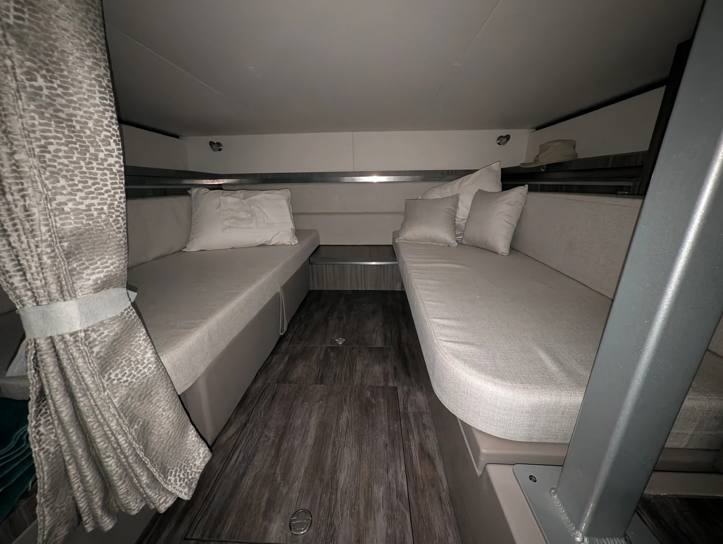 2024 Sea Ray 320 SUNDANCER Image Thumbnail #35