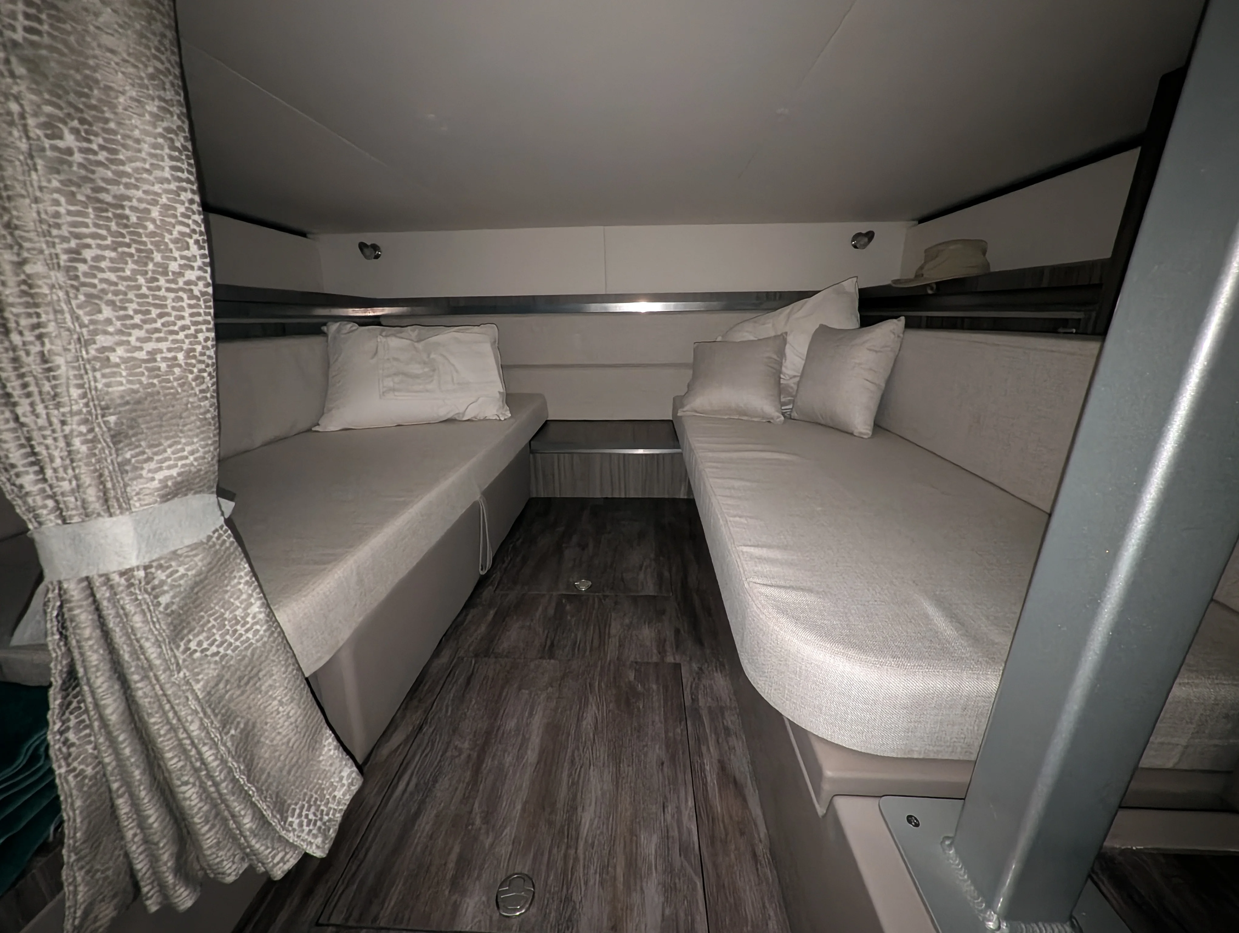 2024 Sea Ray 320 SUNDANCER Image Thumbnail #35