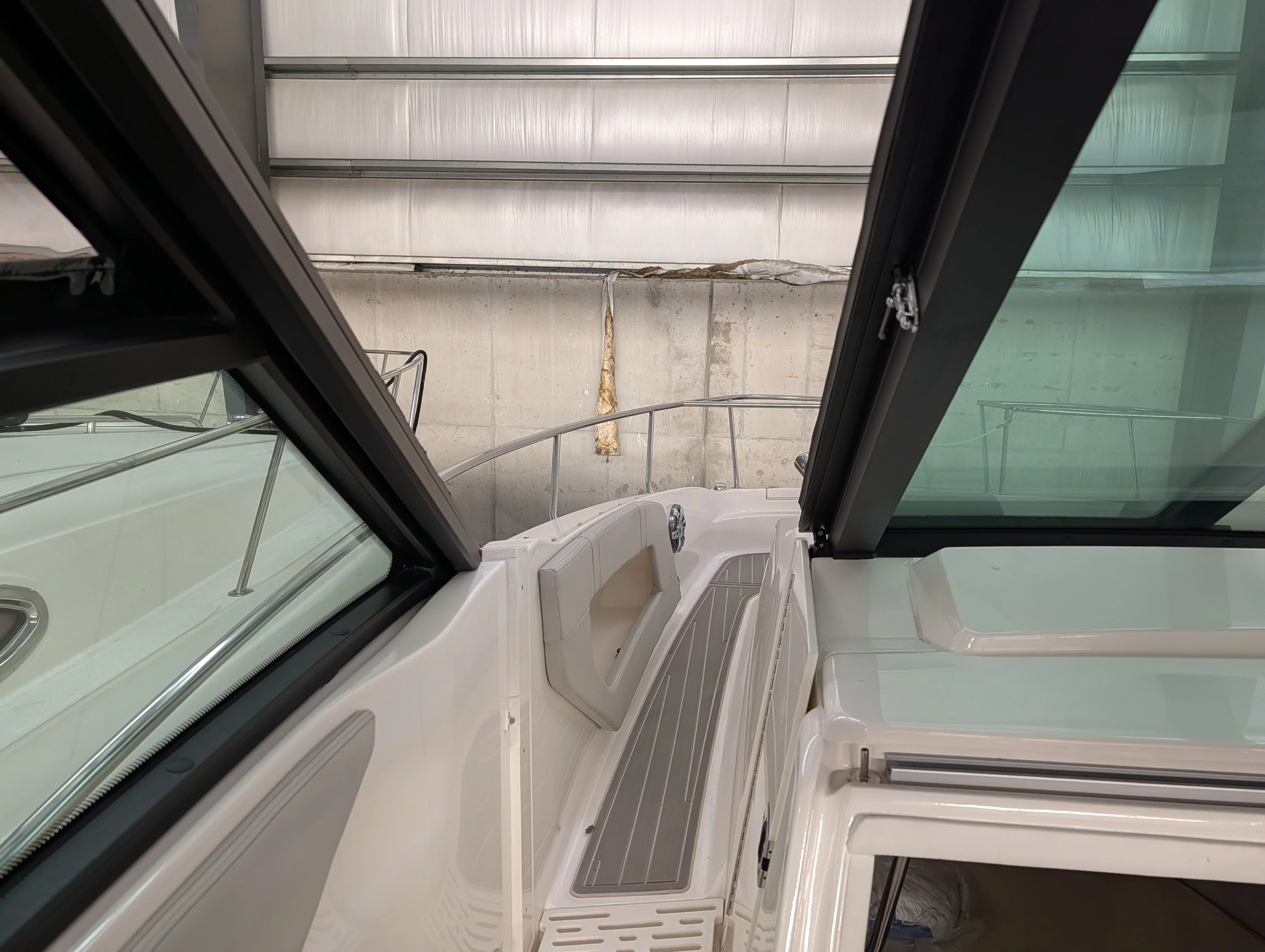 2024 Sea Ray 320 SUNDANCER Image Thumbnail #27