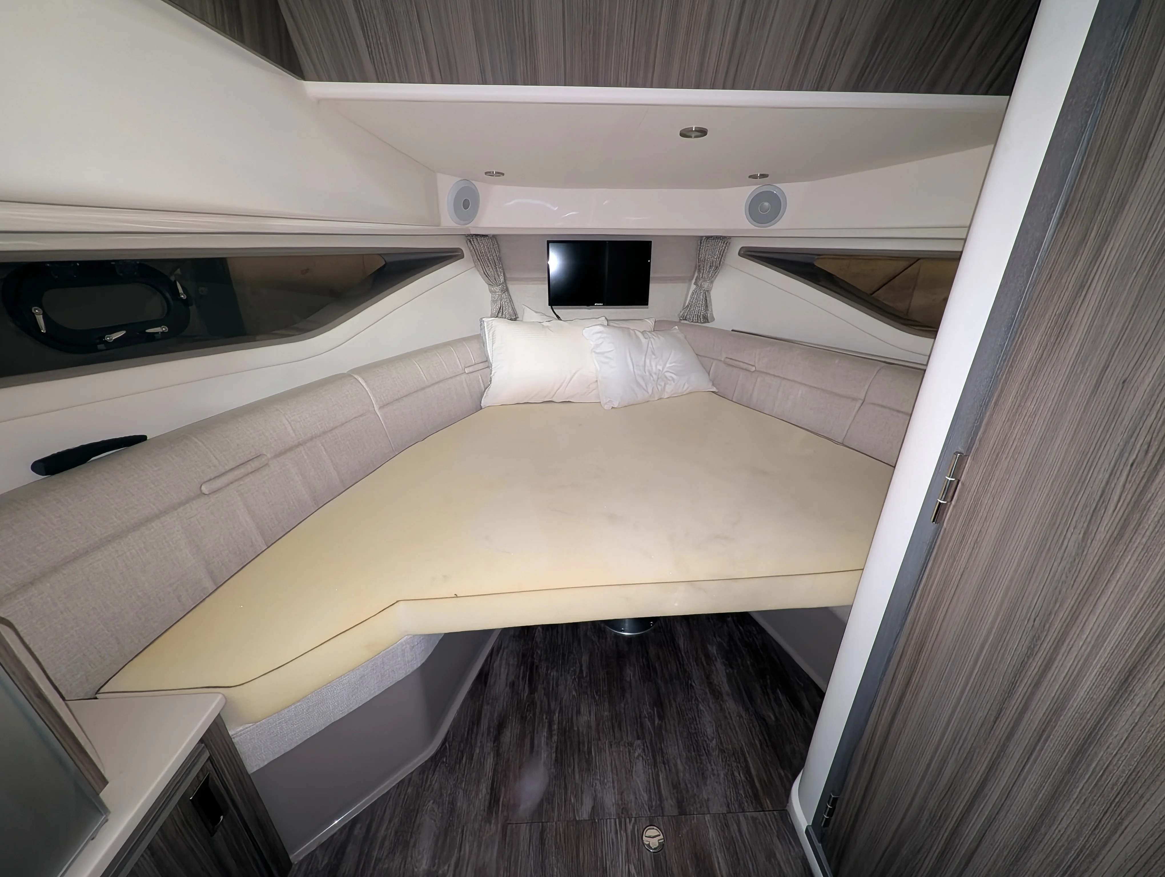 2024 Sea Ray 320 SUNDANCER Image Thumbnail #33