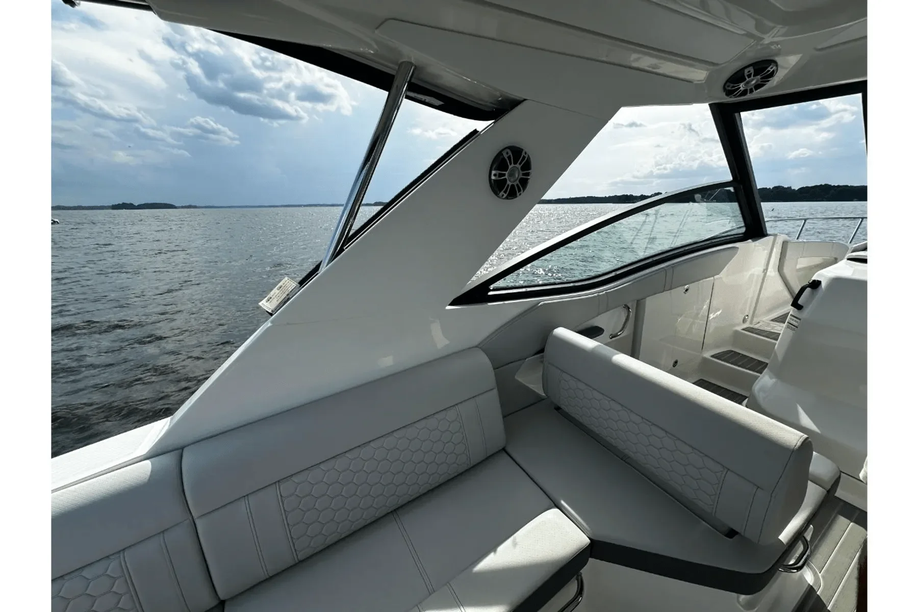 2024 Sea Ray 320 SUNDANCER Image Thumbnail #19