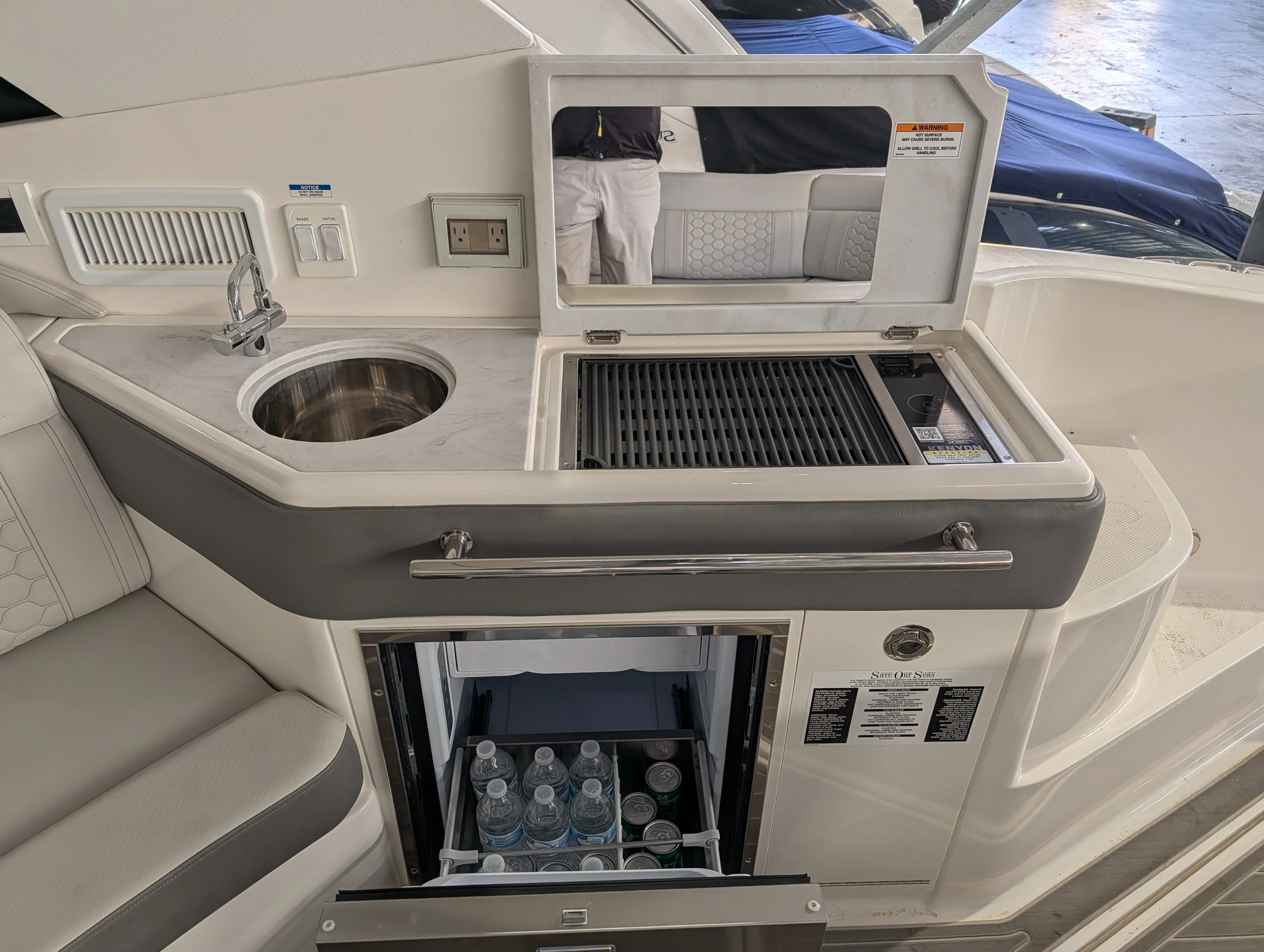 2024 Sea Ray 320 SUNDANCER Image Thumbnail #18