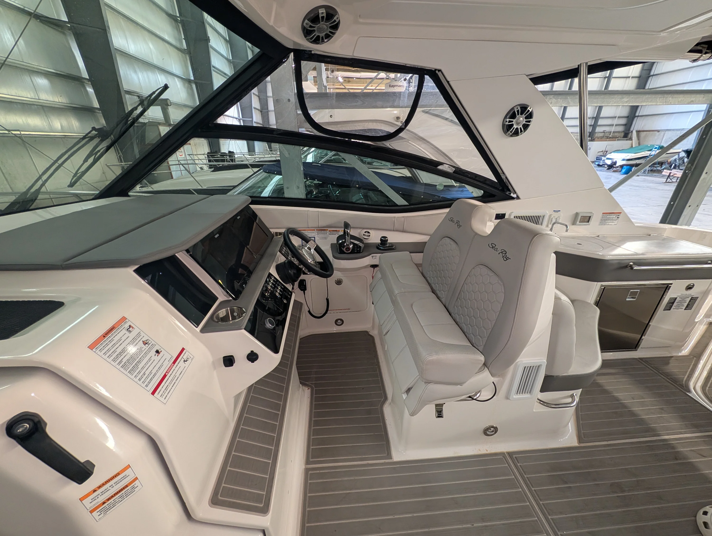 2024 Sea Ray 320 SUNDANCER Image Thumbnail #11