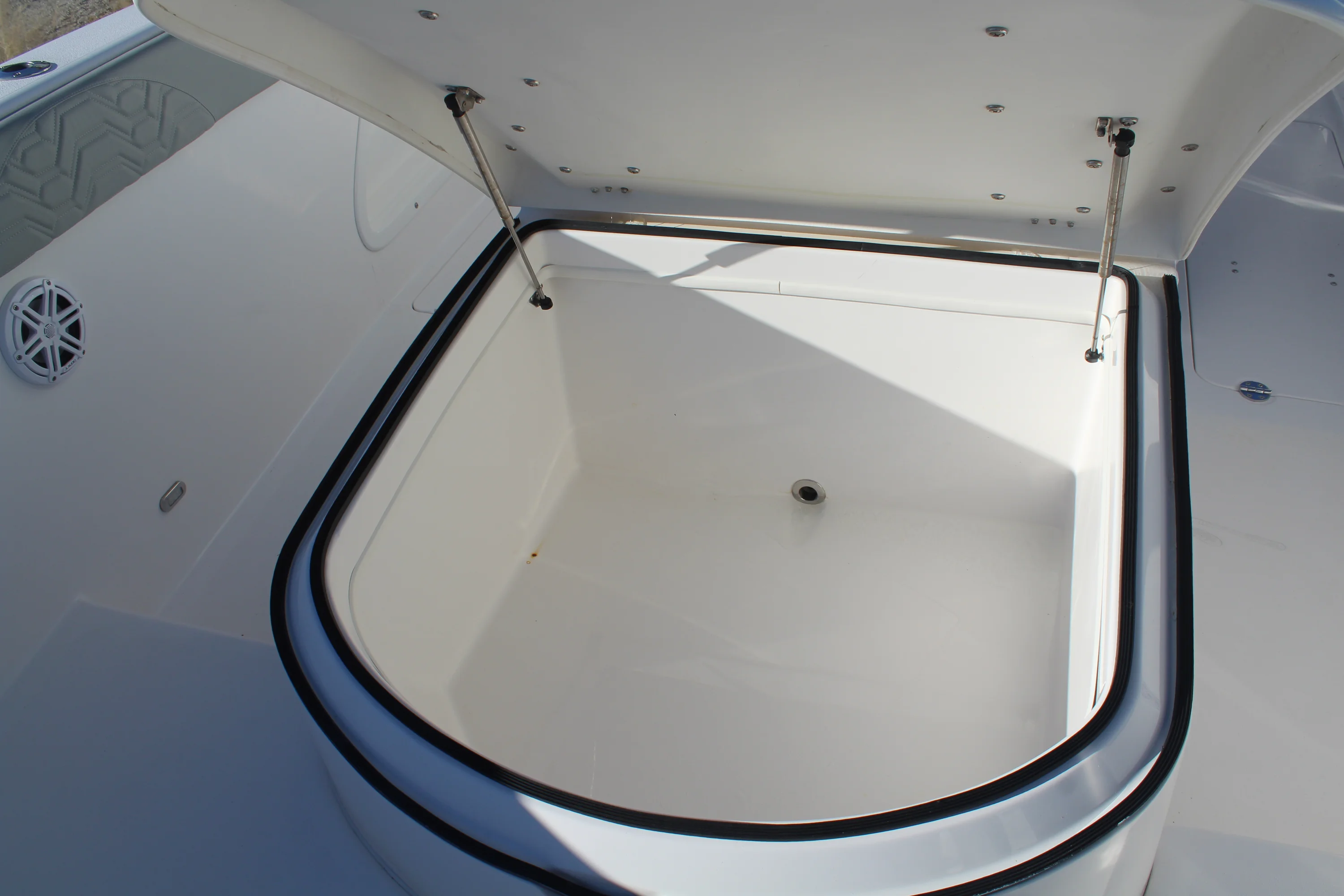 2022 Twin Vee 280 GFX Image Thumbnail #16