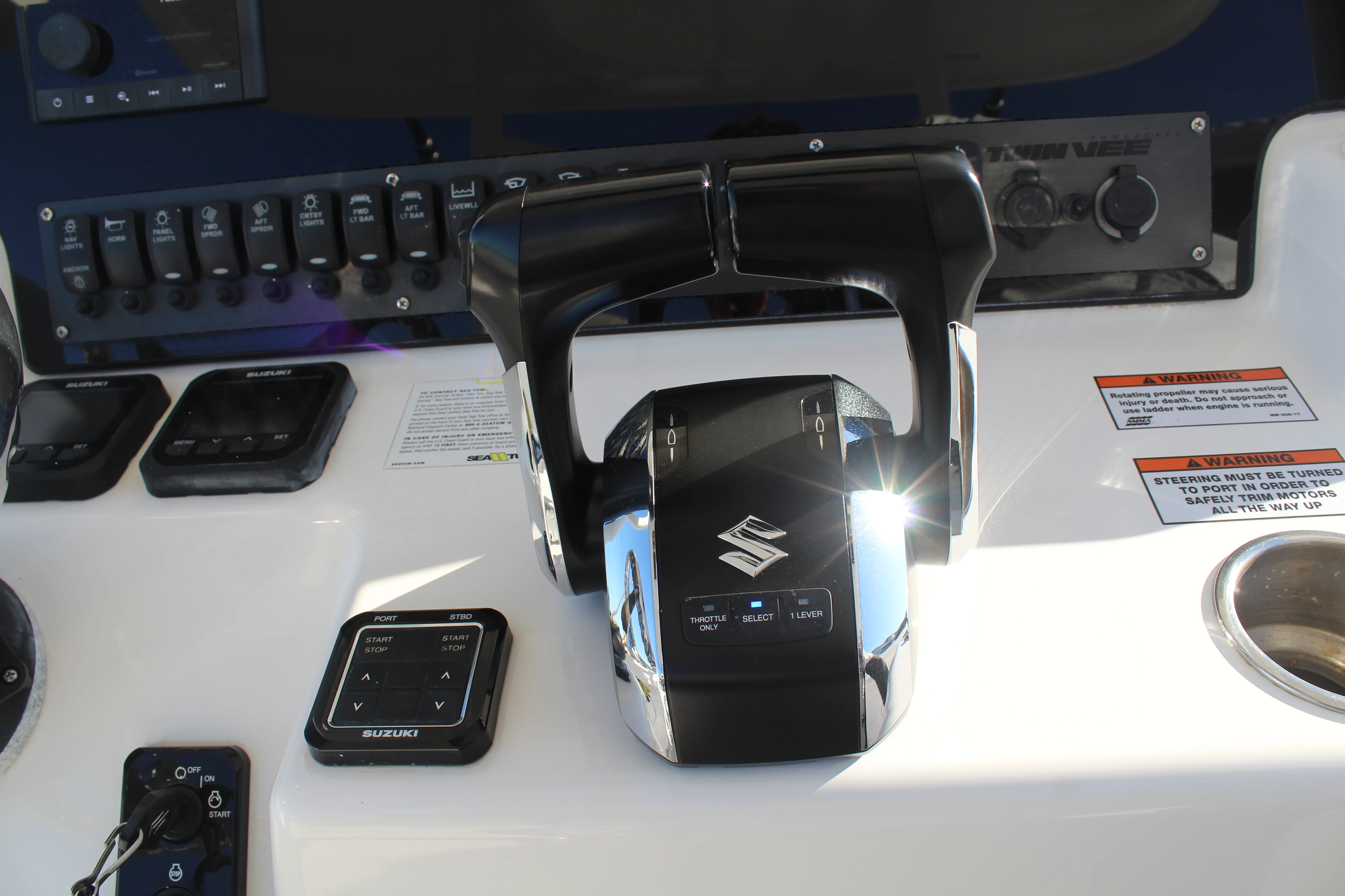 2022 Twin Vee 280 GFX Image Thumbnail #26