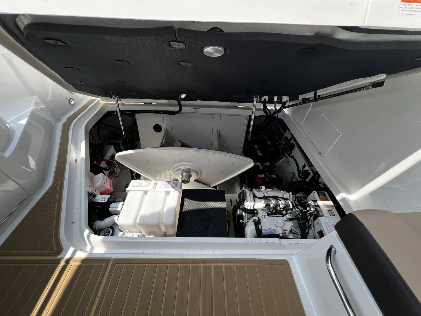 2026 Sea Ray Sundancer 320 Outboard Image Thumbnail #27