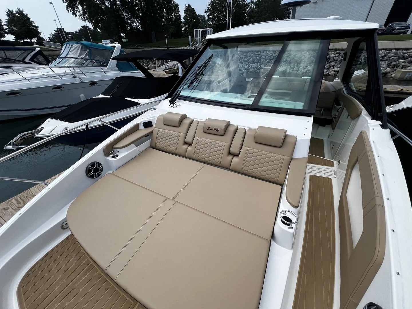 2026 Sea Ray Sundancer 320 Outboard Image Thumbnail #20