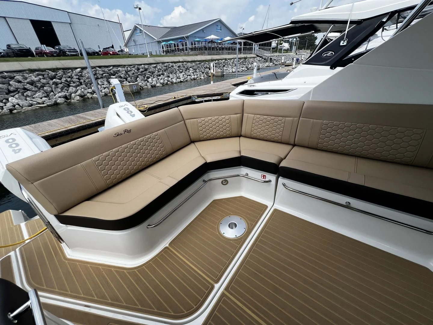 2026 Sea Ray Sundancer 320 Outboard Image Thumbnail #11