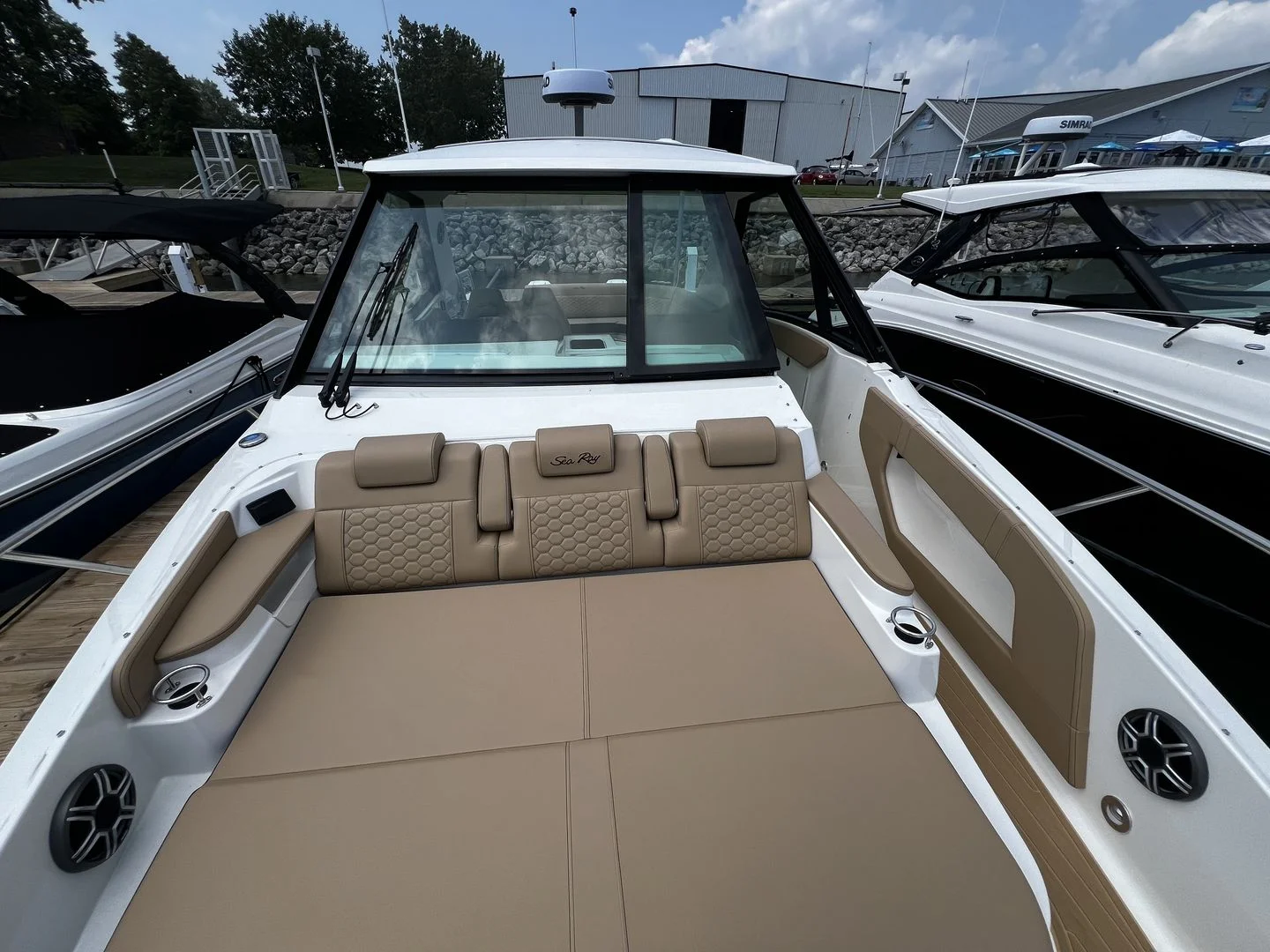 2026 Sea Ray Sundancer 320 Outboard Image Thumbnail #21