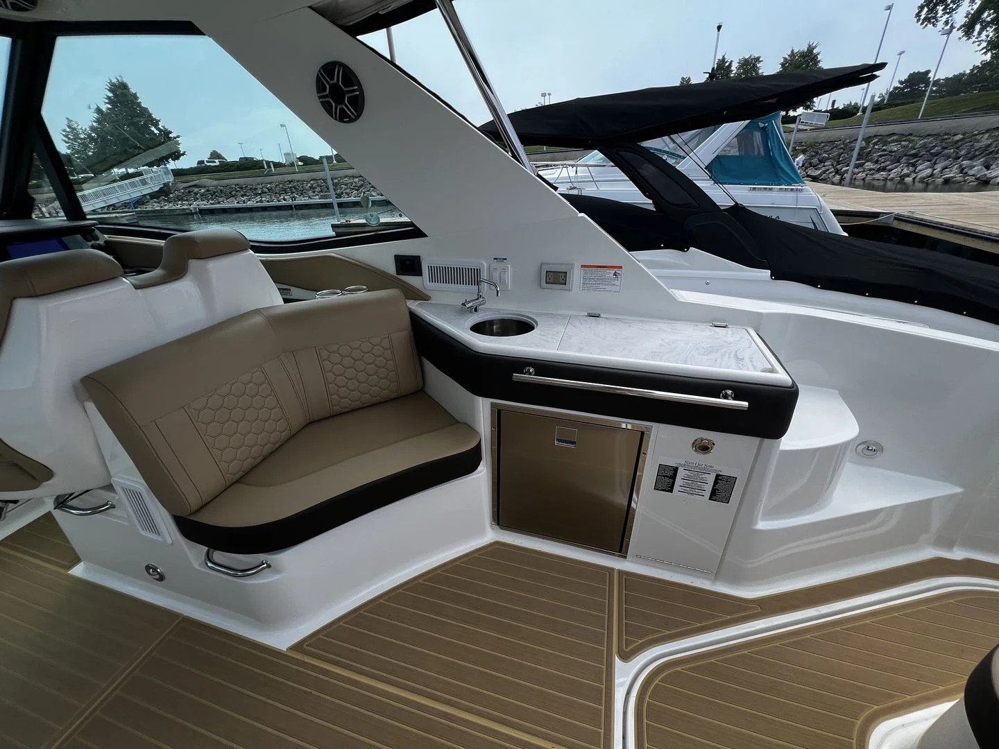 2026 Sea Ray Sundancer 320 Outboard Image Thumbnail #13