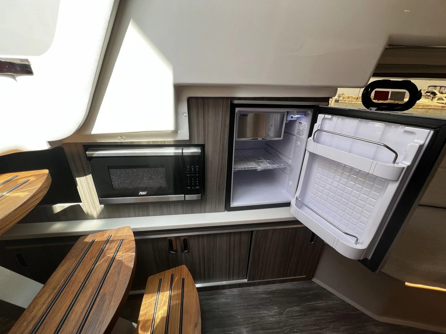 2026 Sea Ray Sundancer 320 Outboard Image Thumbnail #33
