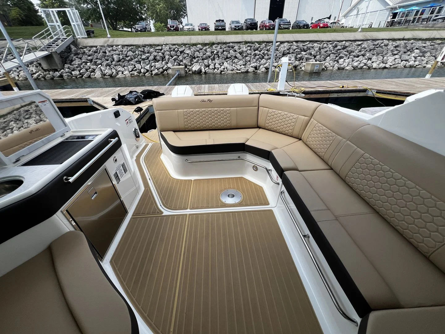 2026 Sea Ray Sundancer 320 Outboard Image Thumbnail #23