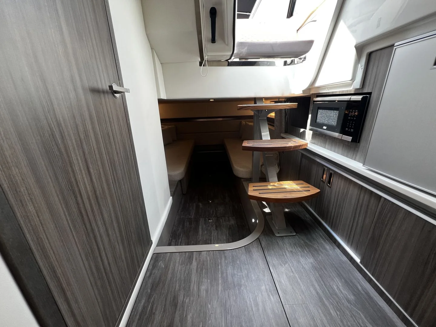 2026 Sea Ray Sundancer 320 Outboard Image Thumbnail #36