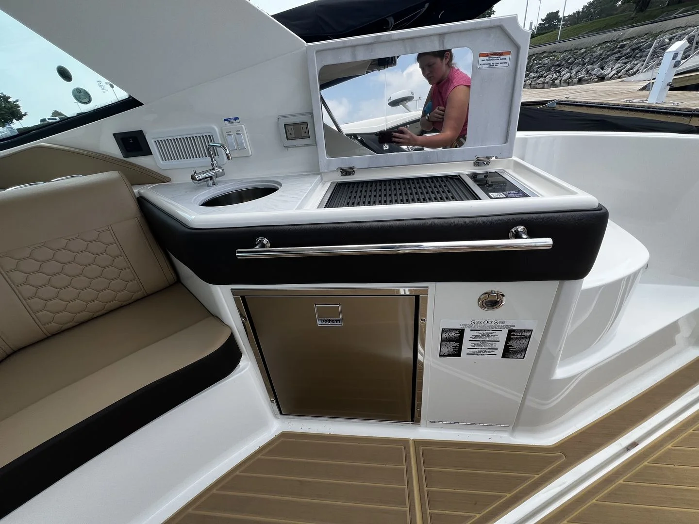 2026 Sea Ray Sundancer 320 Outboard Image Thumbnail #14