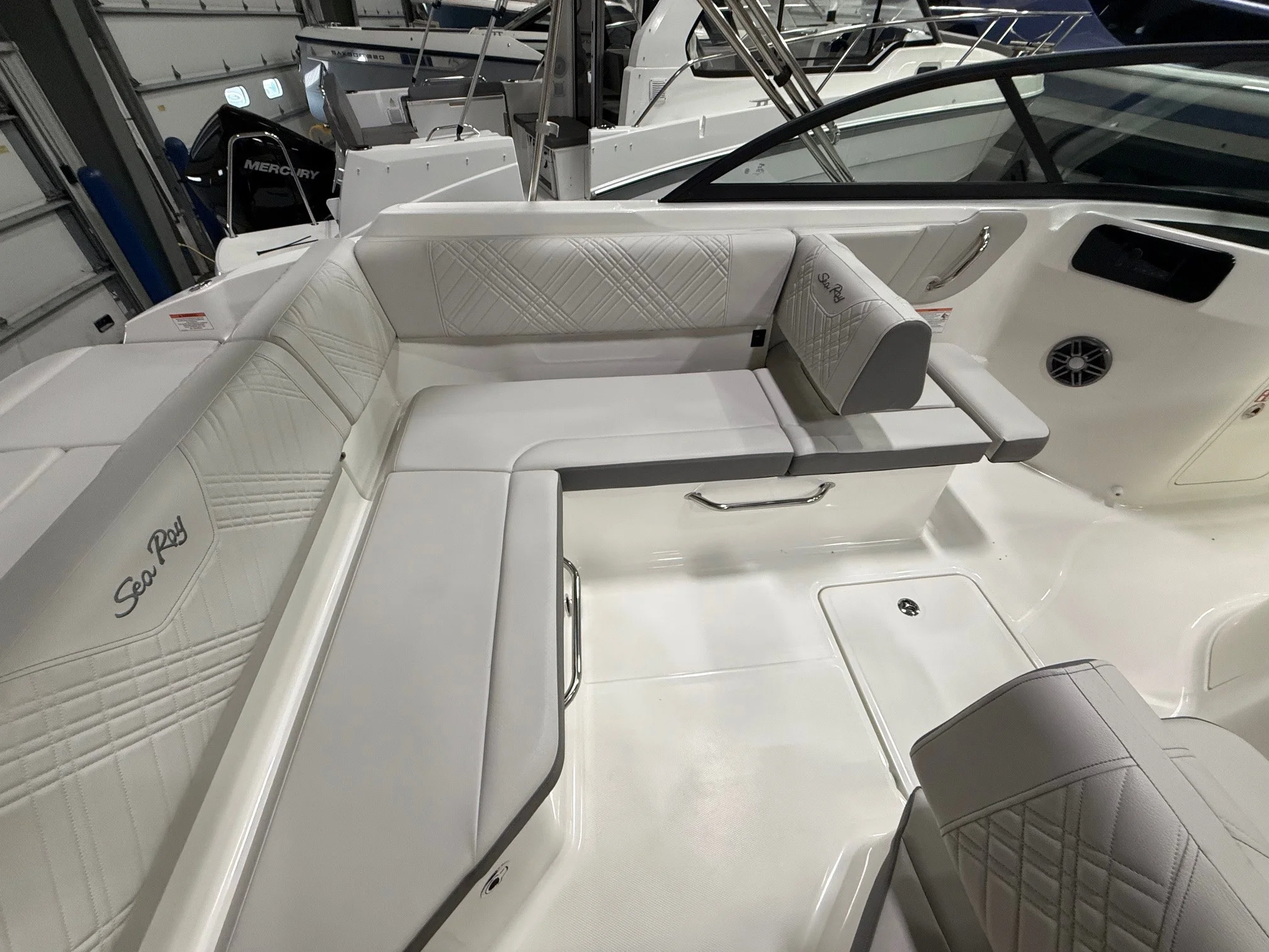 2026 Sea Ray SDX 230 Outboard Image Thumbnail #5