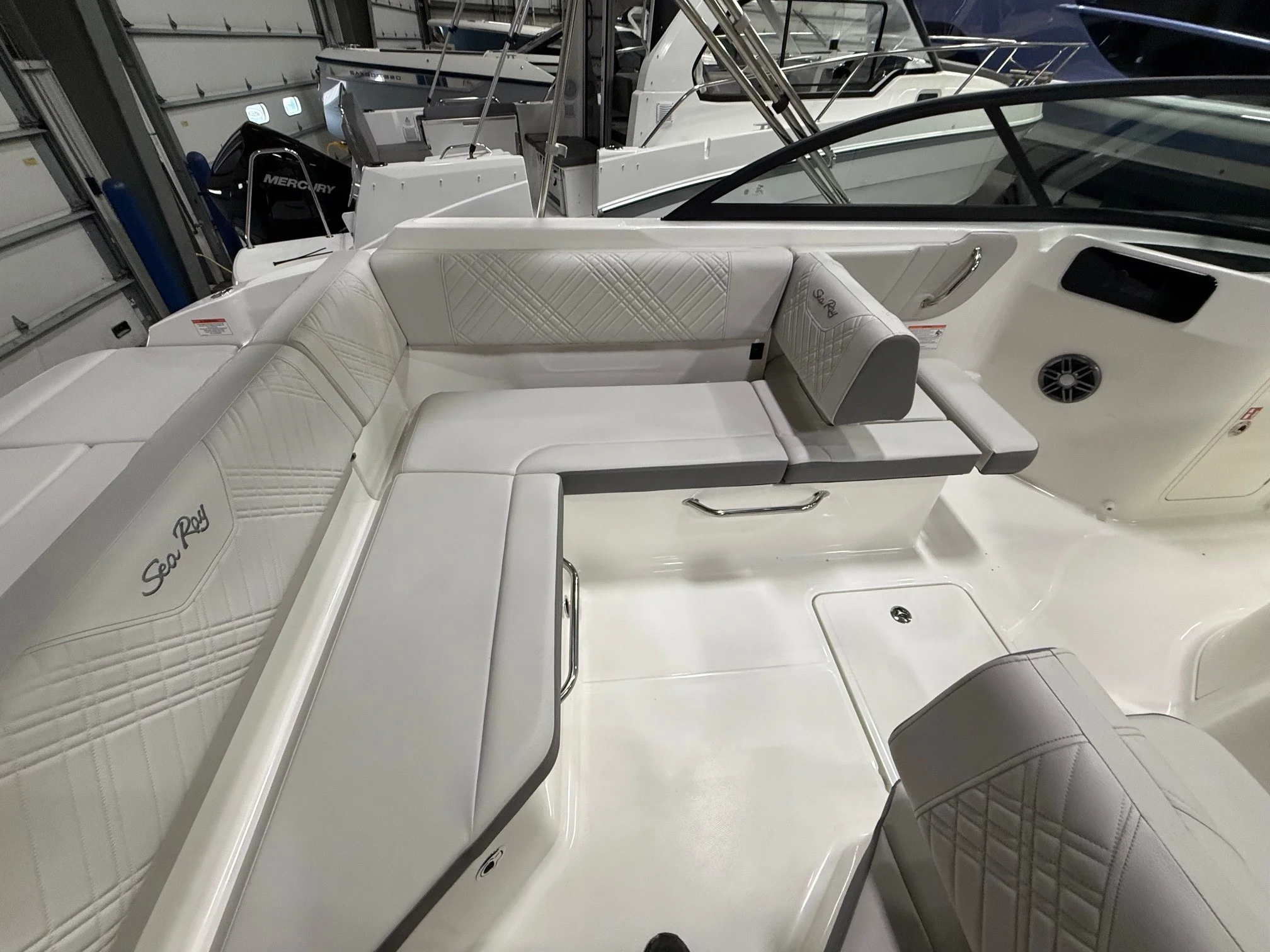 2026 Sea Ray SDX 230 Outboard Image Thumbnail #4