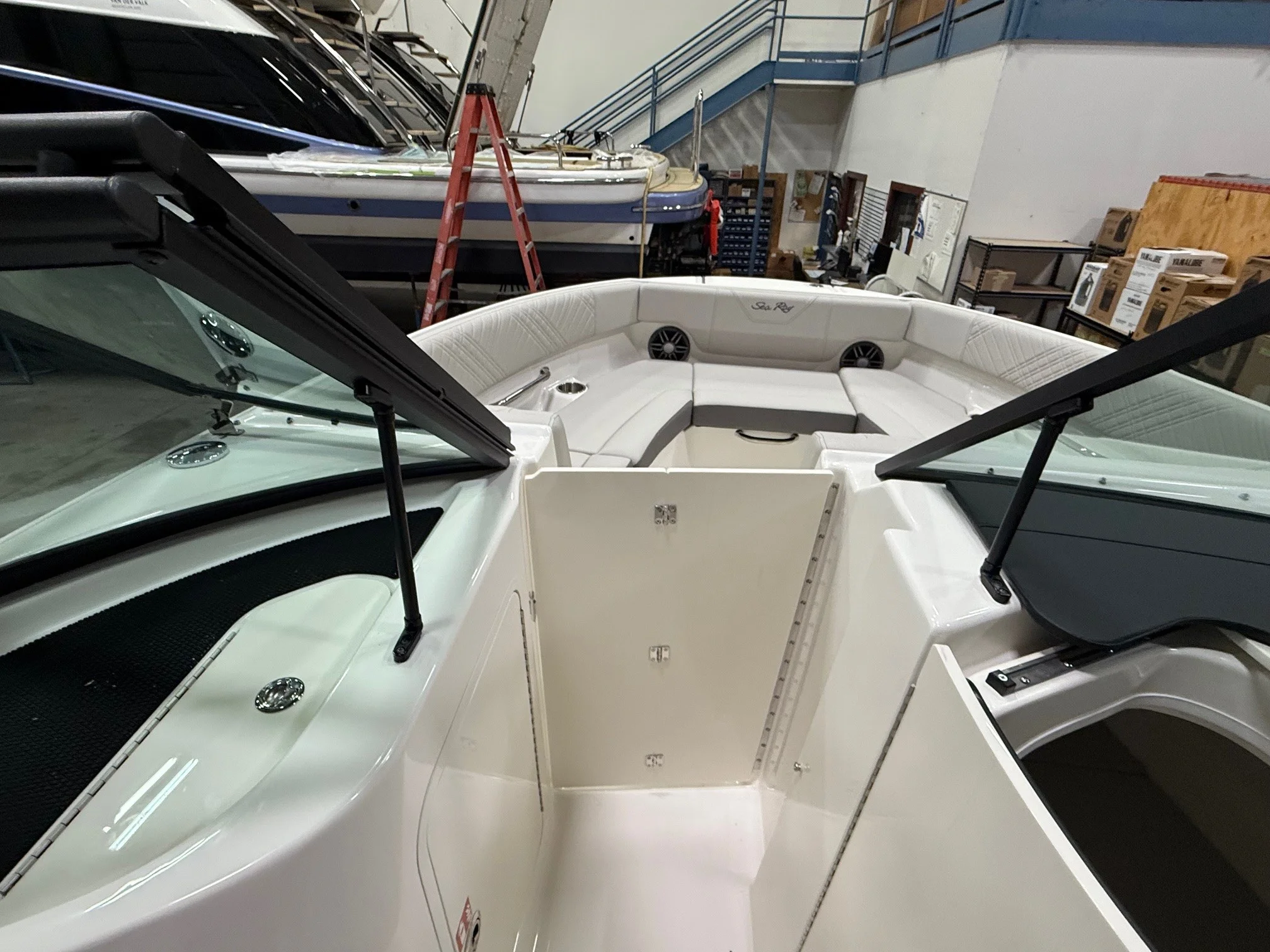 2026 Sea Ray SDX 230 Outboard Image Thumbnail #15