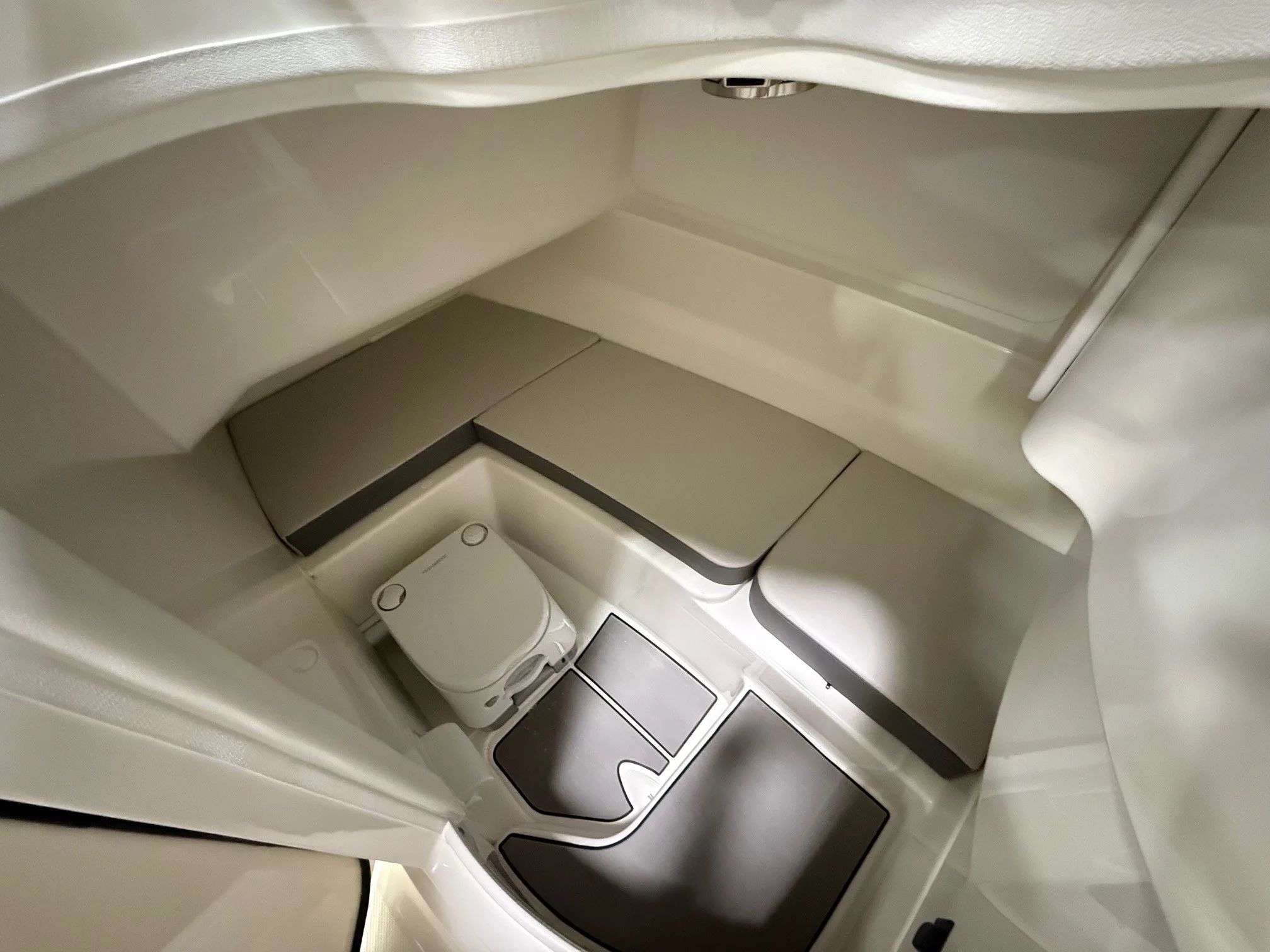 2026 Sea Ray SDX 230 Outboard Image Thumbnail #21