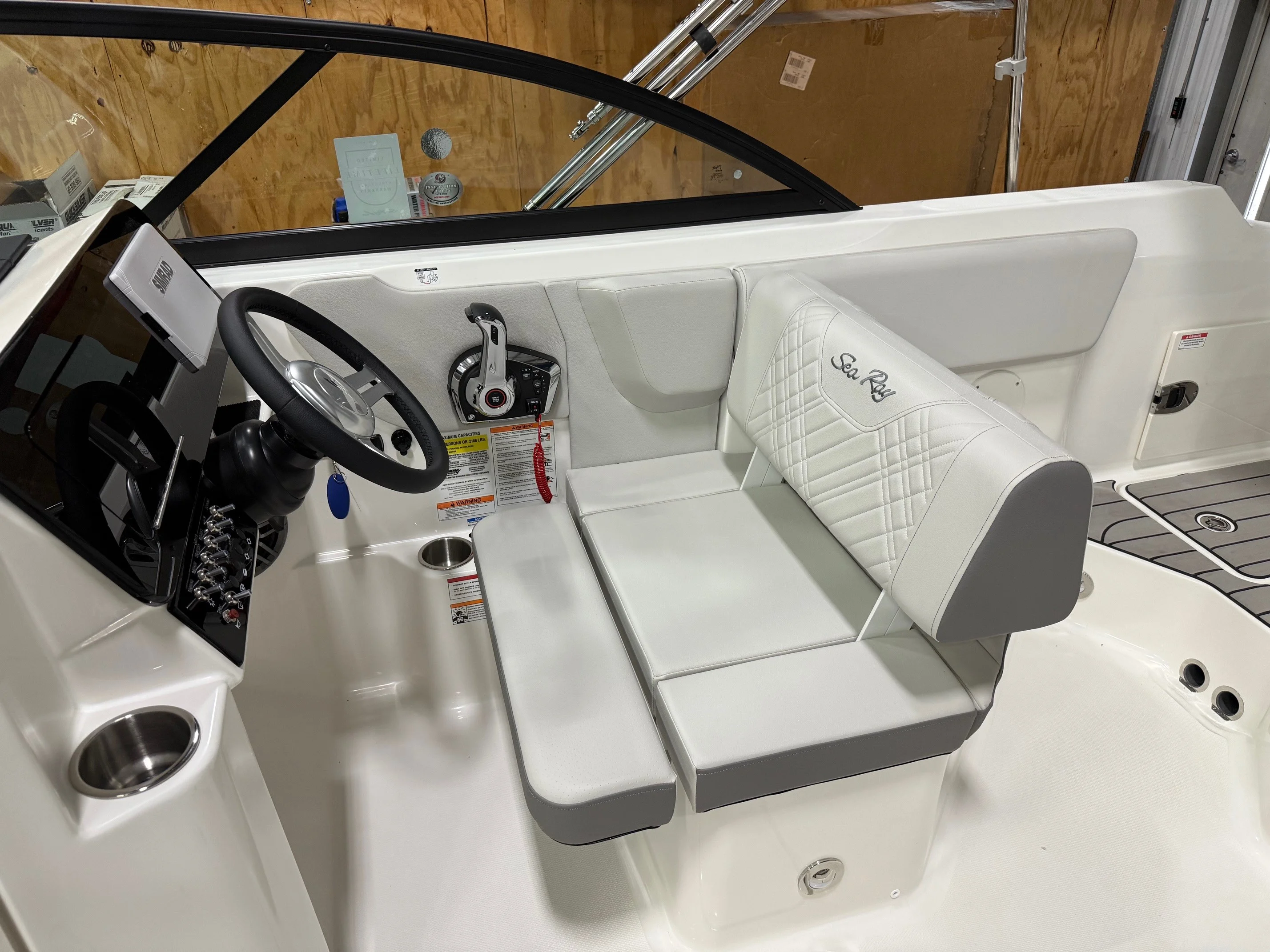 2026 Sea Ray SDX 230 Outboard Image Thumbnail #9