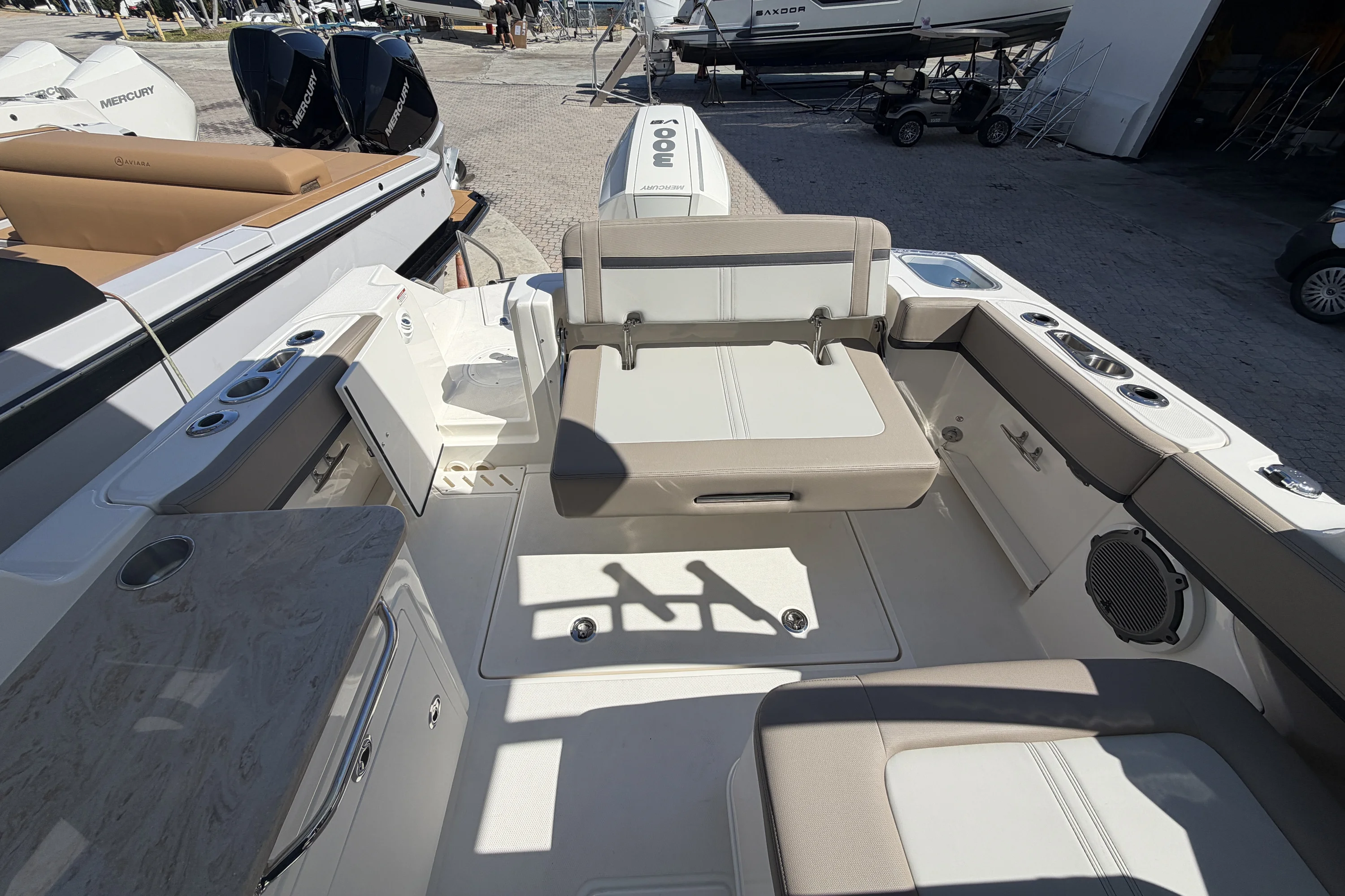 2026 Boston Whaler 240 Vantage Image Thumbnail #6