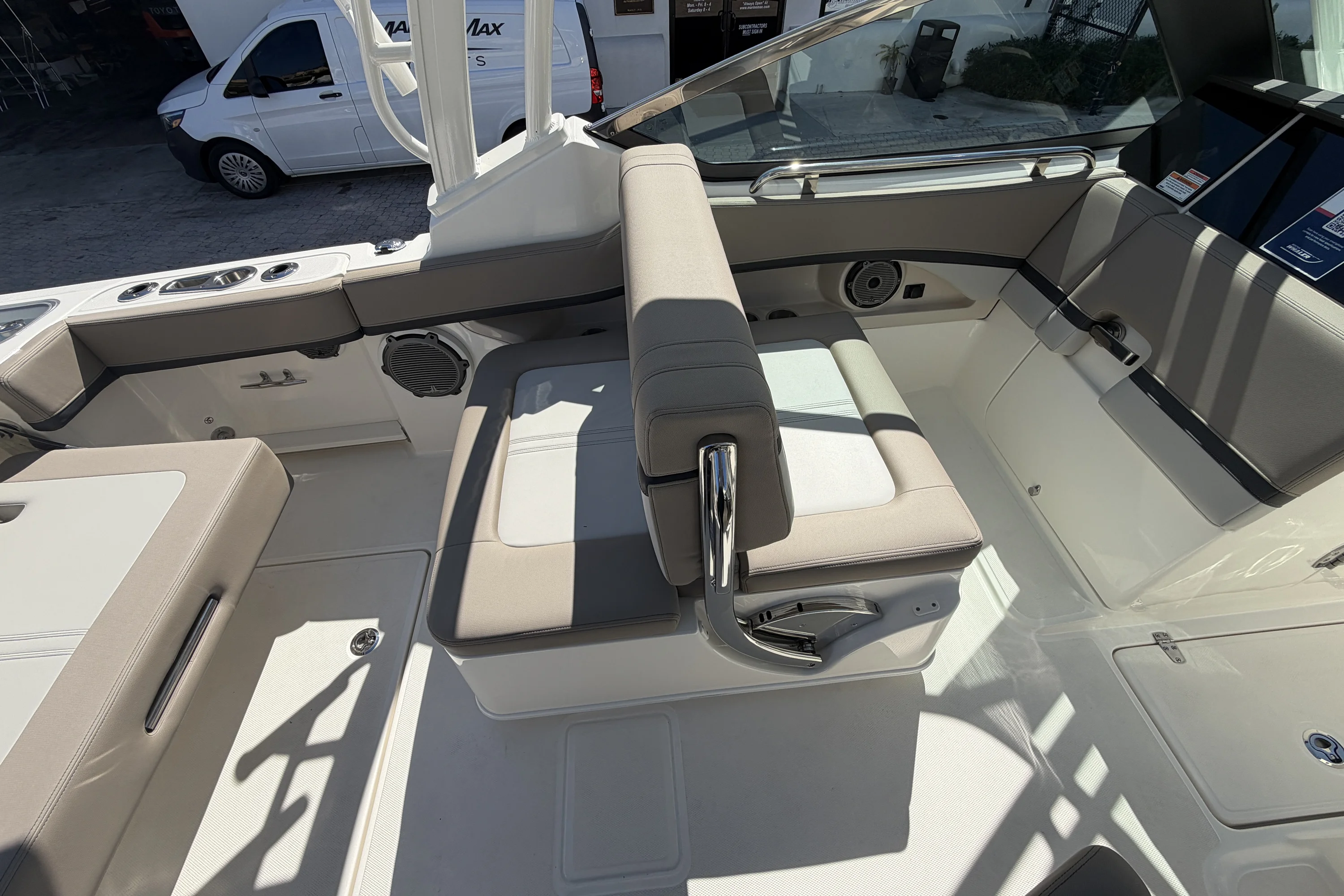 2026 Boston Whaler 240 Vantage Image Thumbnail #9