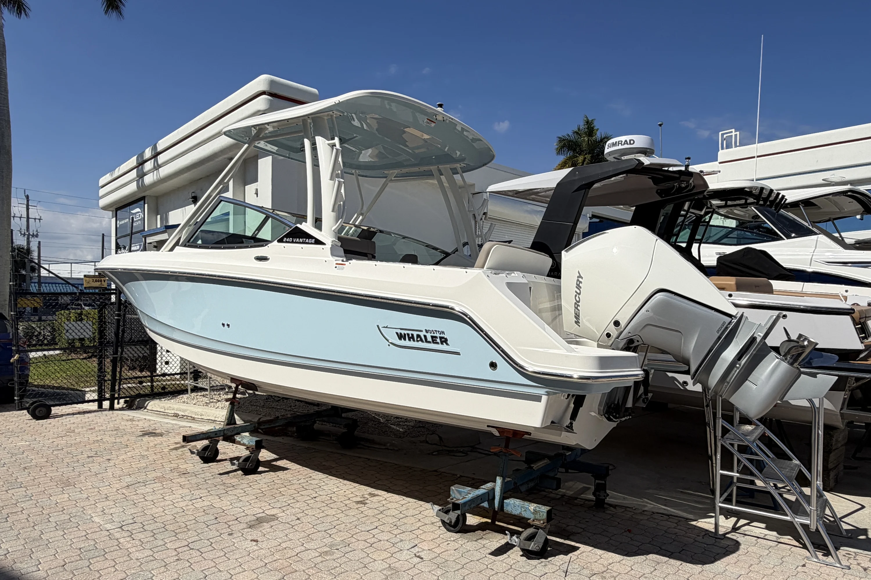 2026 Boston Whaler 240 Vantage Image Thumbnail #2