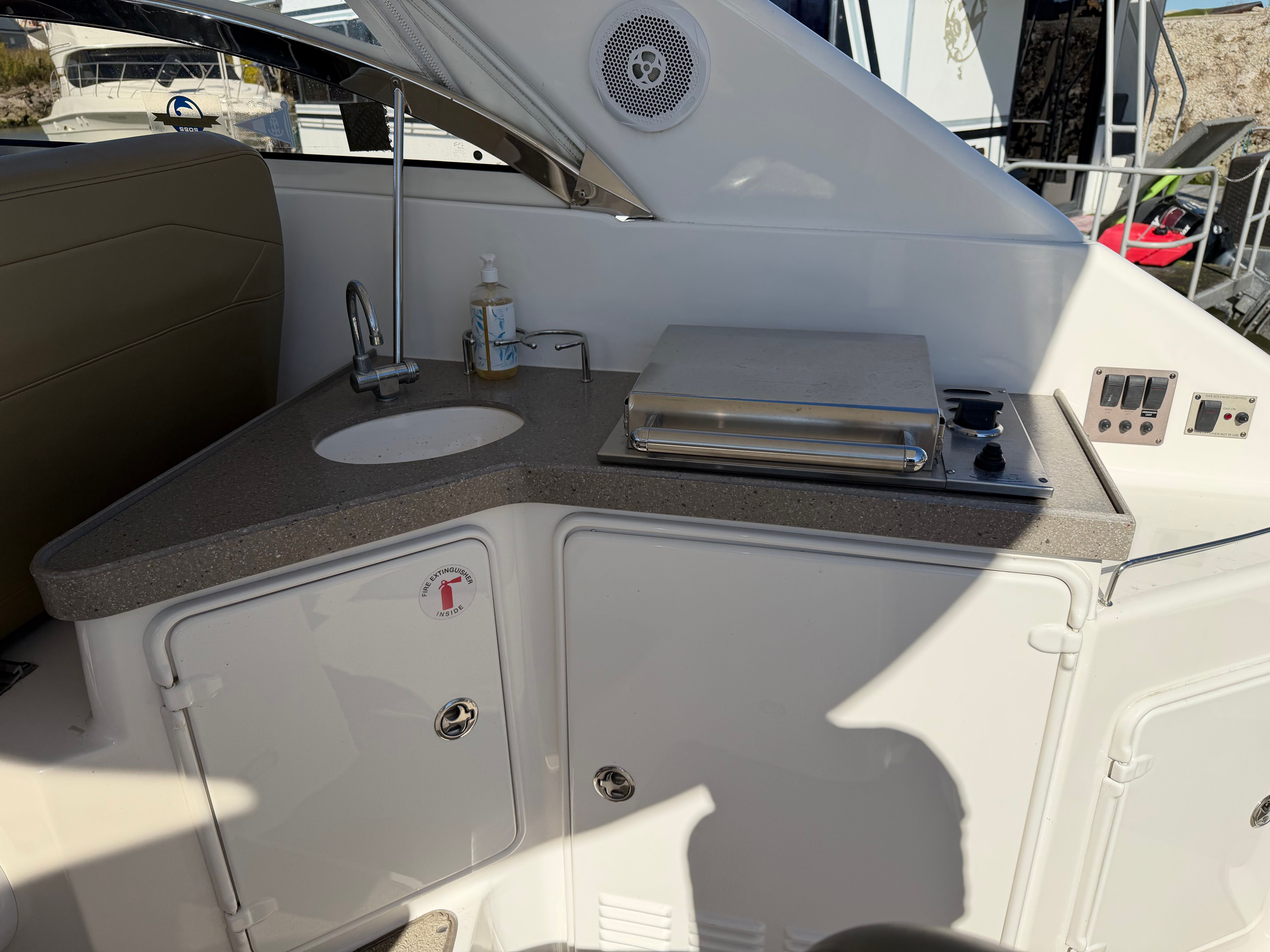 2010 Regal 3760 COMMODORE Image Thumbnail #19