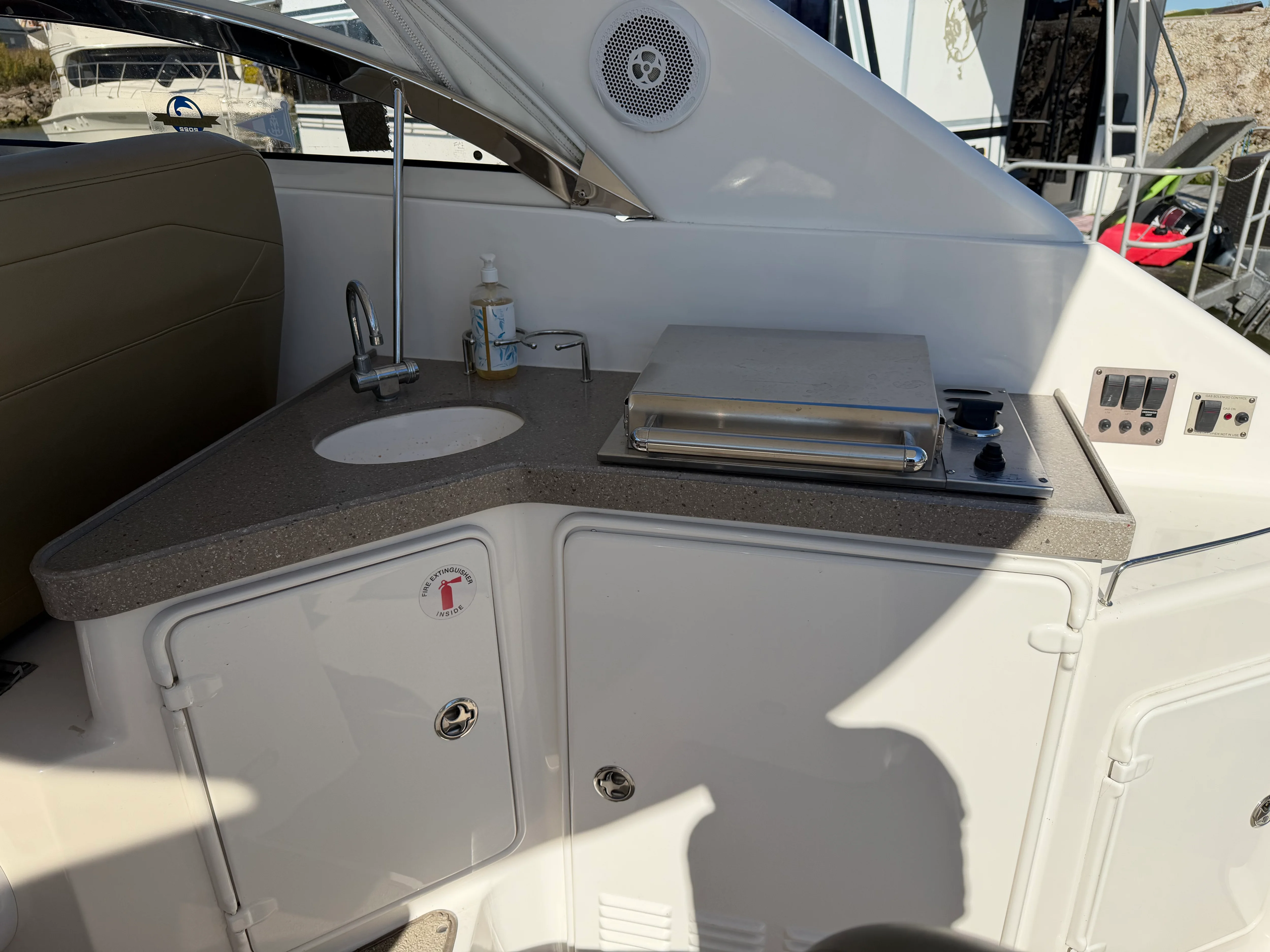 2010 Regal 3760 COMMODORE Image Thumbnail #19