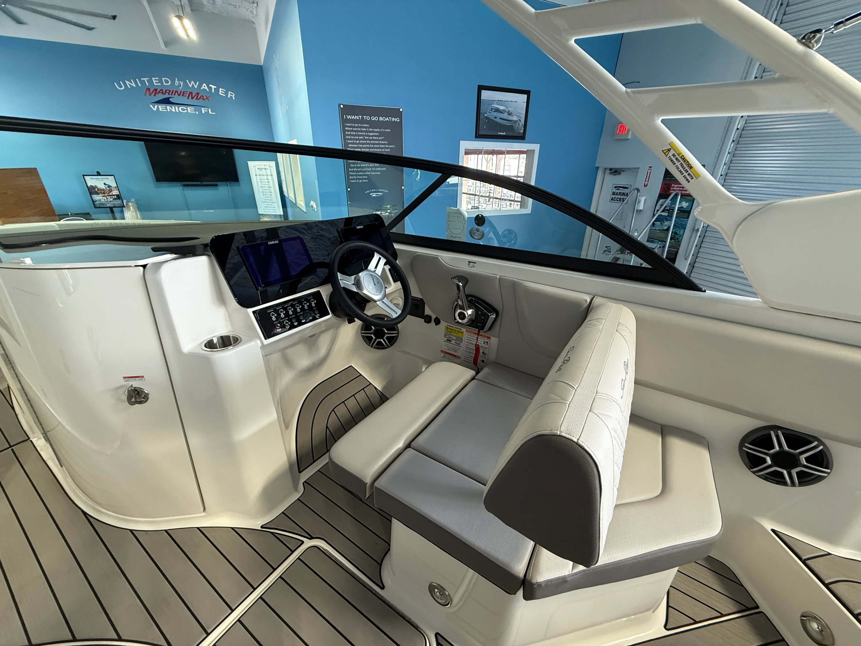 2026 Sea Ray SDX 230 Outboard Image Thumbnail #10