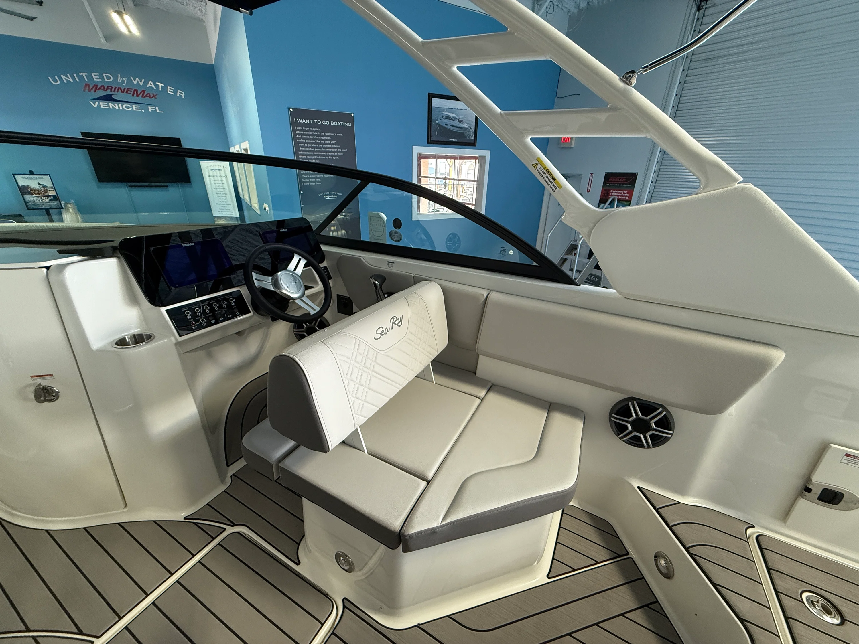 2026 Sea Ray SDX 230 Outboard Image Thumbnail #11