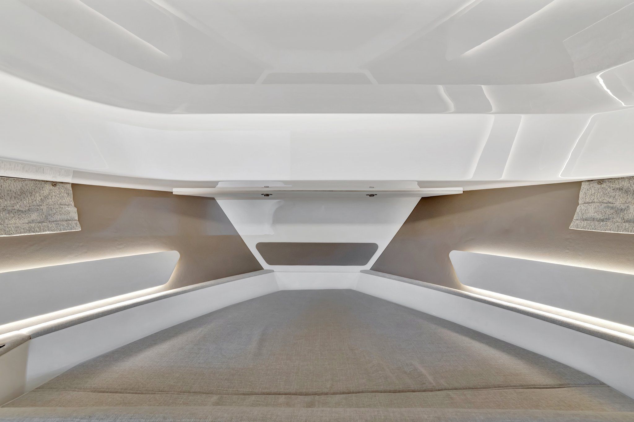 2024 Sea Ray 370 SUNDANCER OUTBOARD Image Thumbnail #16