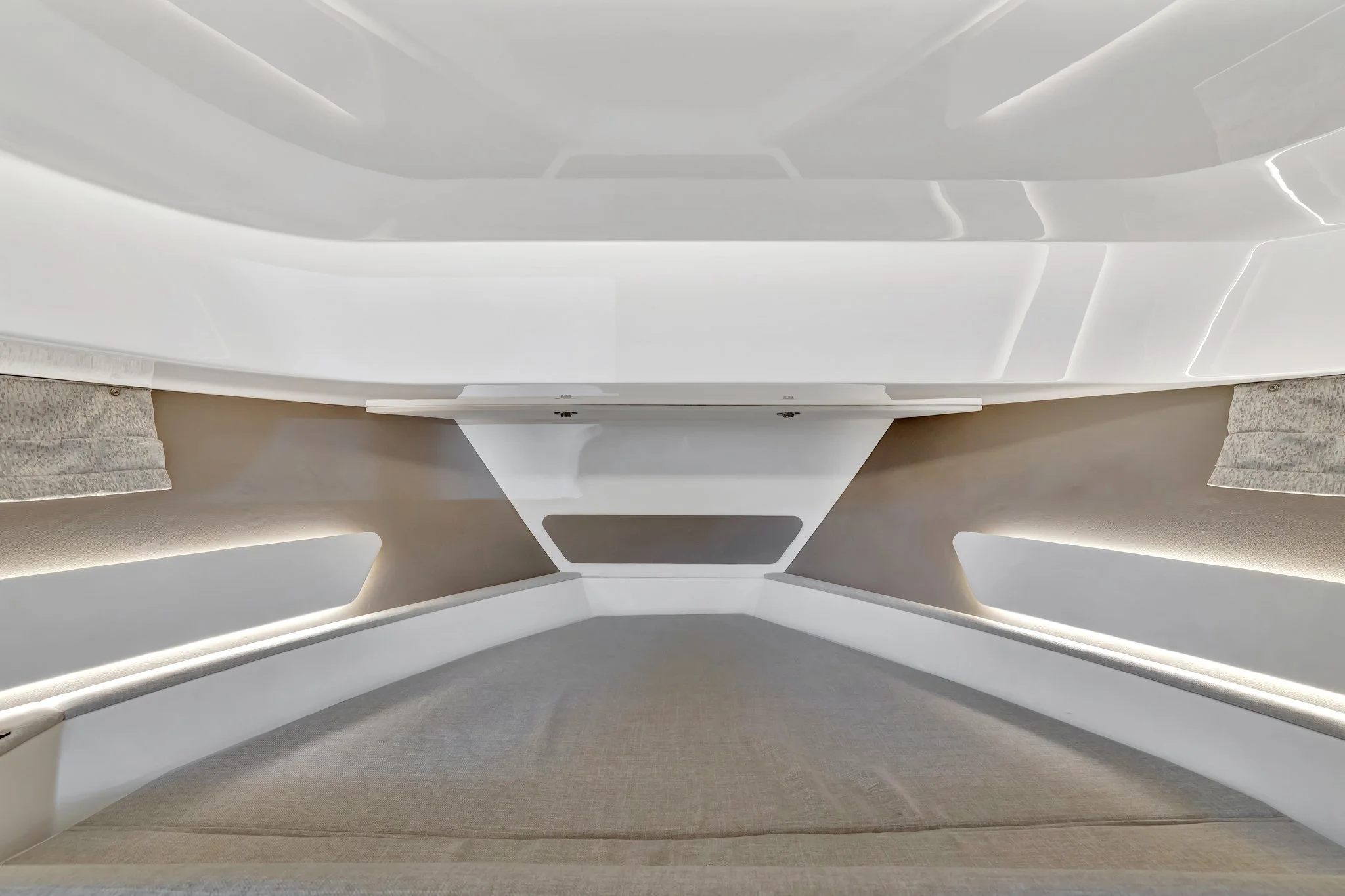 2024 Sea Ray 370 SUNDANCER OUTBOARD Image Thumbnail #16