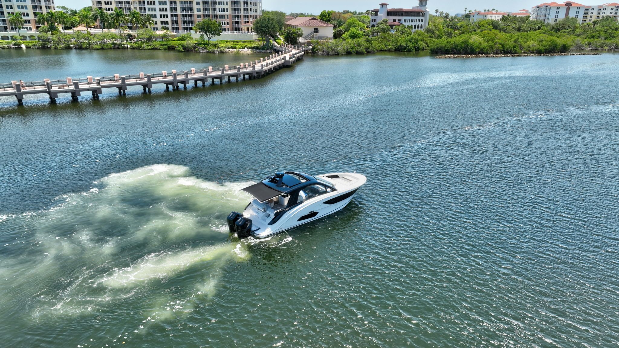 2024 Sea Ray 370 SUNDANCER OUTBOARD Image Thumbnail #7