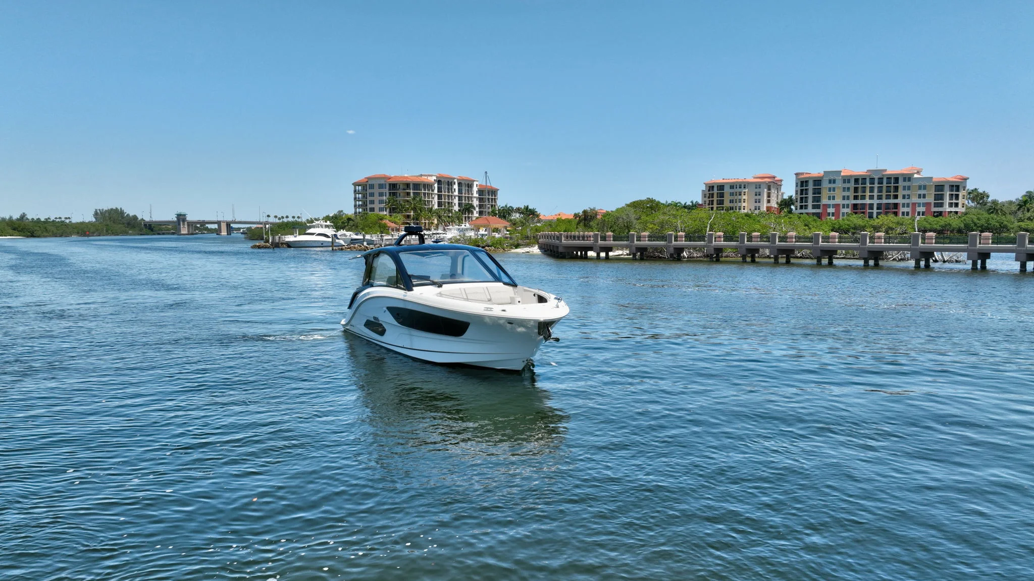 2024 Sea Ray 370 SUNDANCER OUTBOARD Image Thumbnail #2