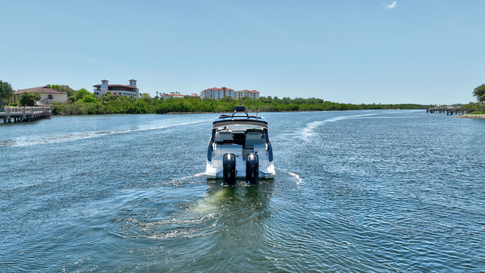 2024 Sea Ray 370 SUNDANCER OUTBOARD Image Thumbnail #3