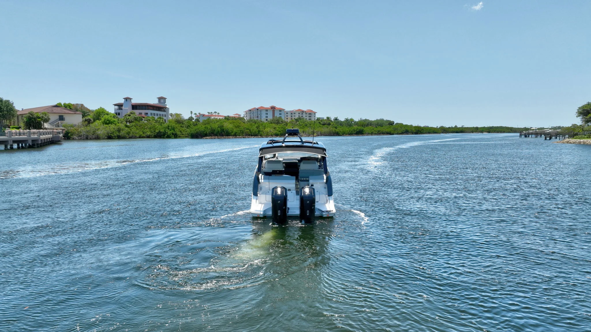 2024 Sea Ray 370 SUNDANCER OUTBOARD Image Thumbnail #3