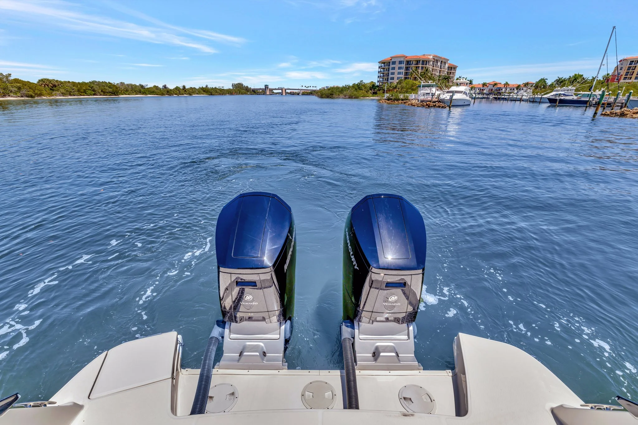 2024 Sea Ray 370 SUNDANCER OUTBOARD Image Thumbnail #26