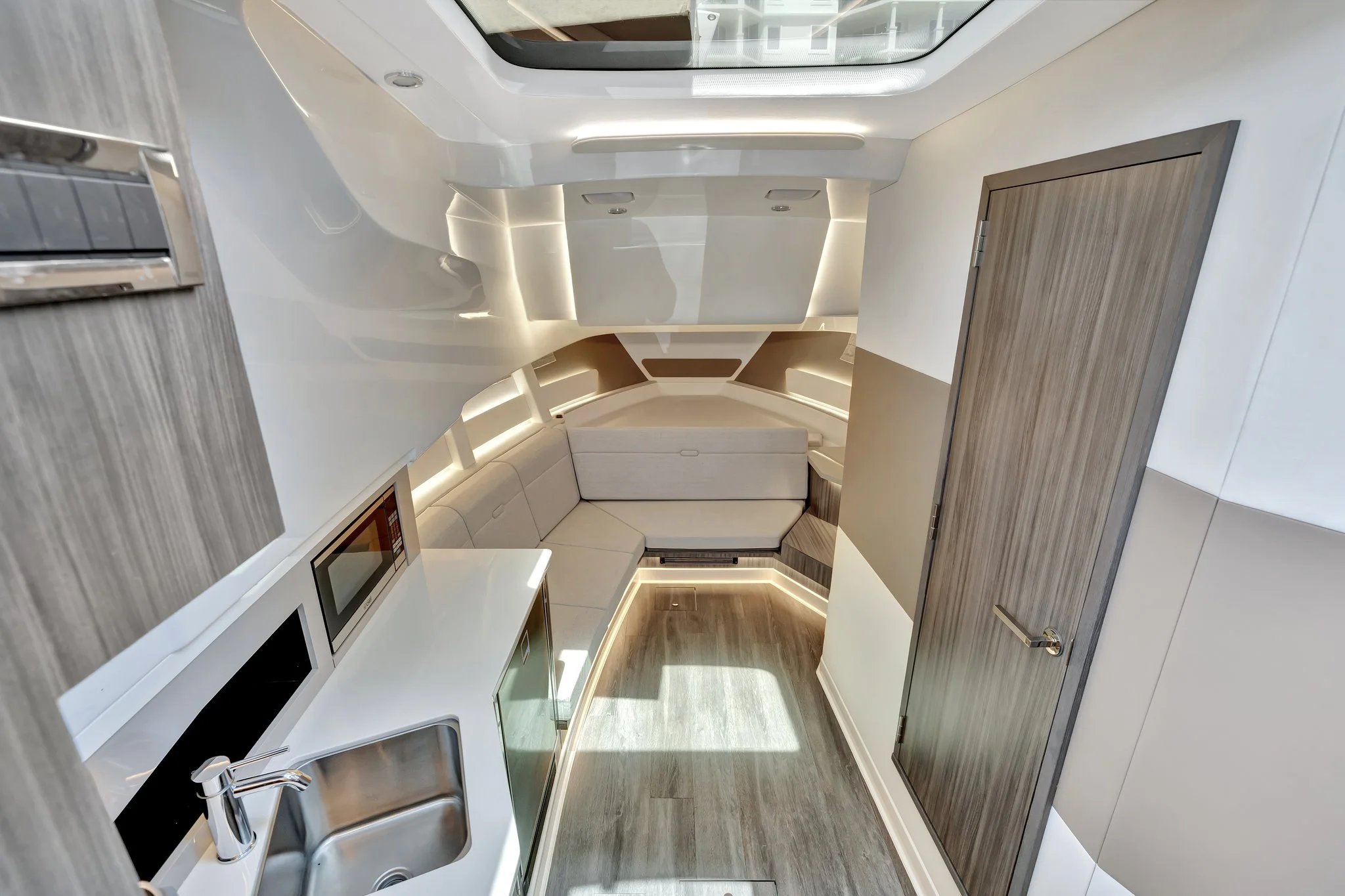 2024 Sea Ray 370 SUNDANCER OUTBOARD Image Thumbnail #13