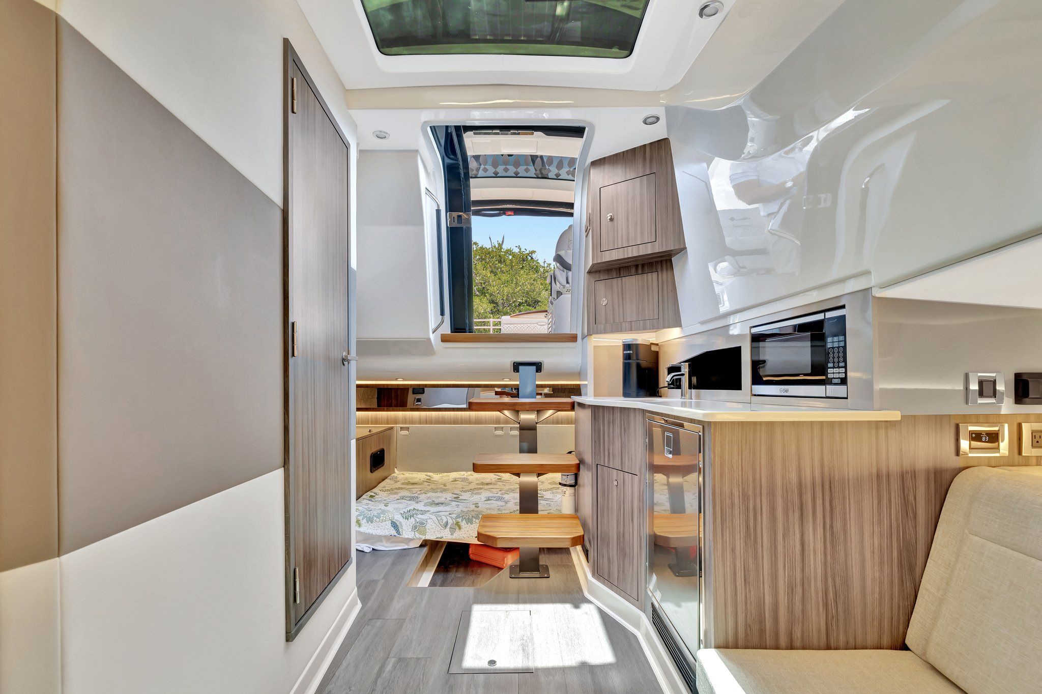 2024 Sea Ray 370 SUNDANCER OUTBOARD Image Thumbnail #15