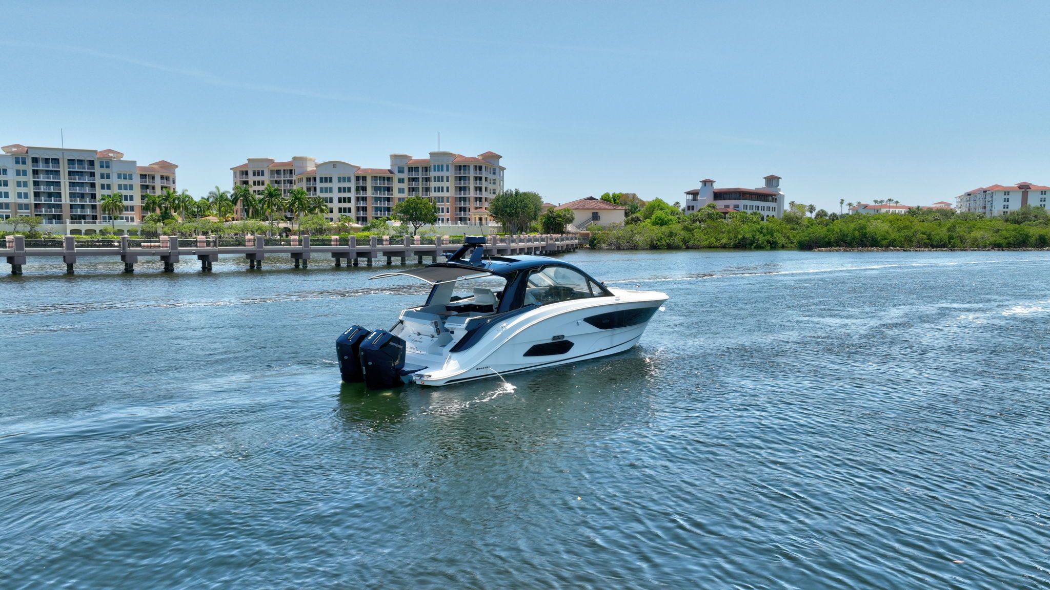 2024 Sea Ray 370 SUNDANCER OUTBOARD Image Thumbnail #5