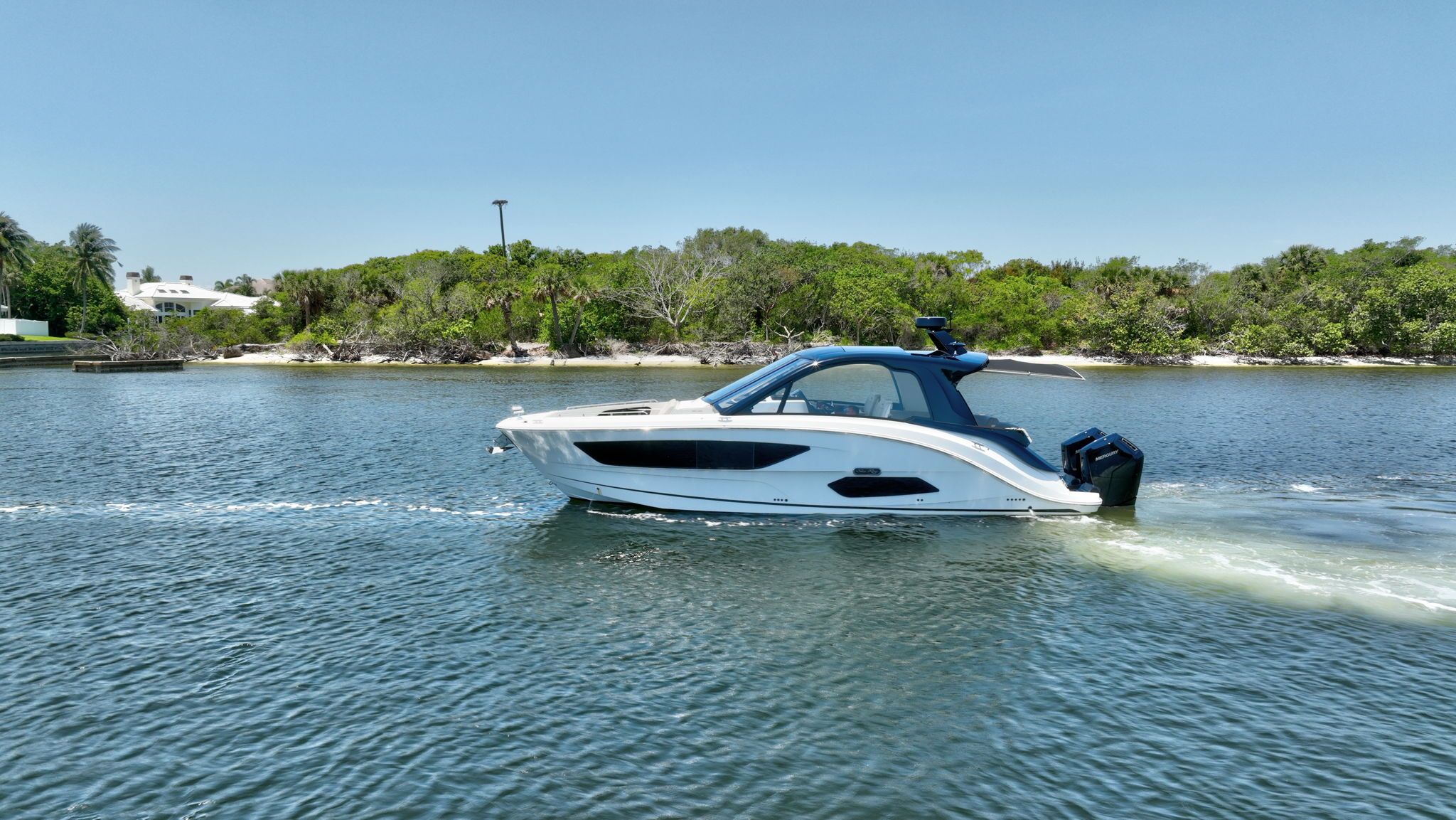 2024 Sea Ray 370 SUNDANCER OUTBOARD Image Thumbnail #9