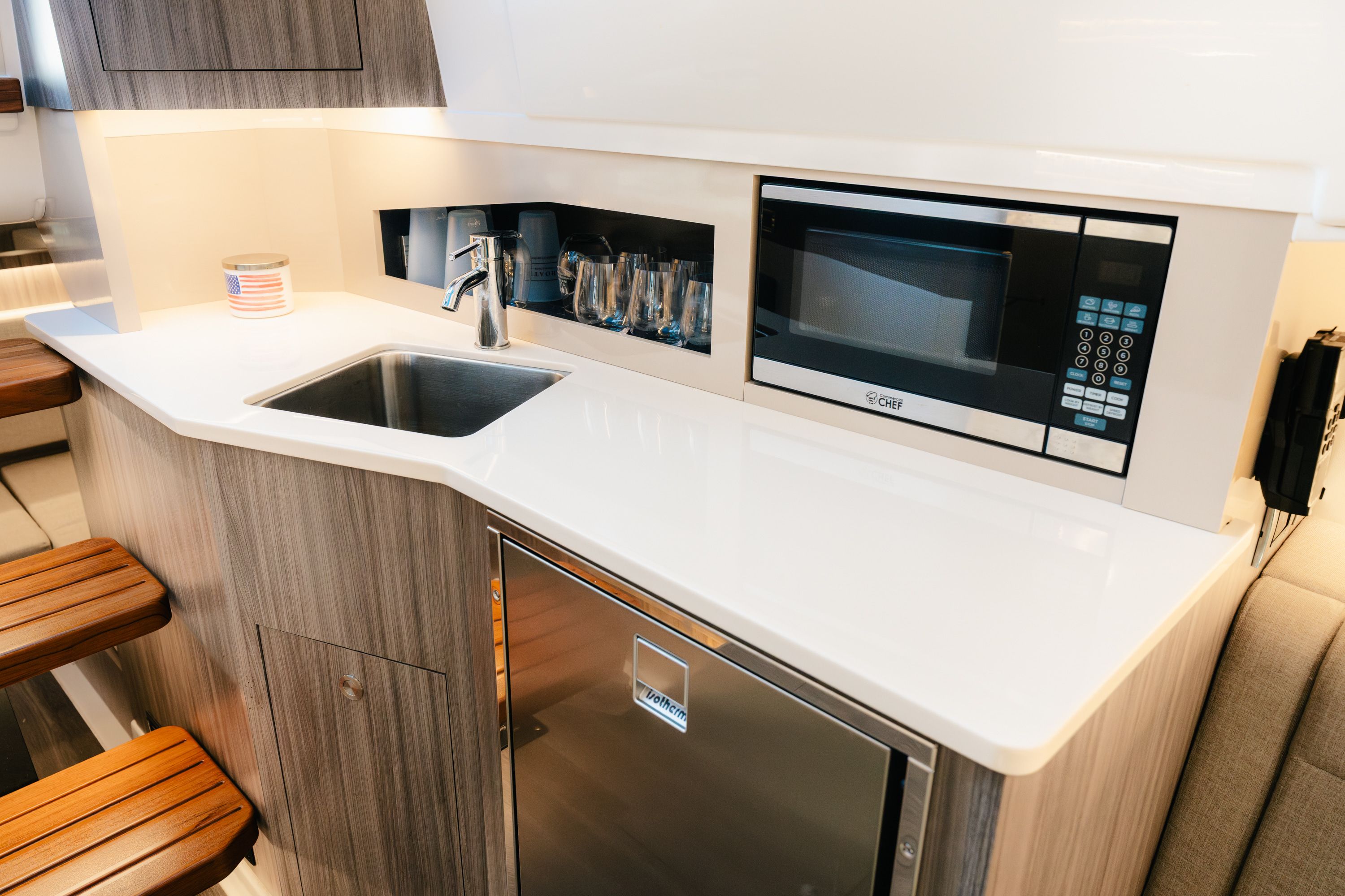 2023 Sea Ray 370 SUNDANCER Image Thumbnail #10