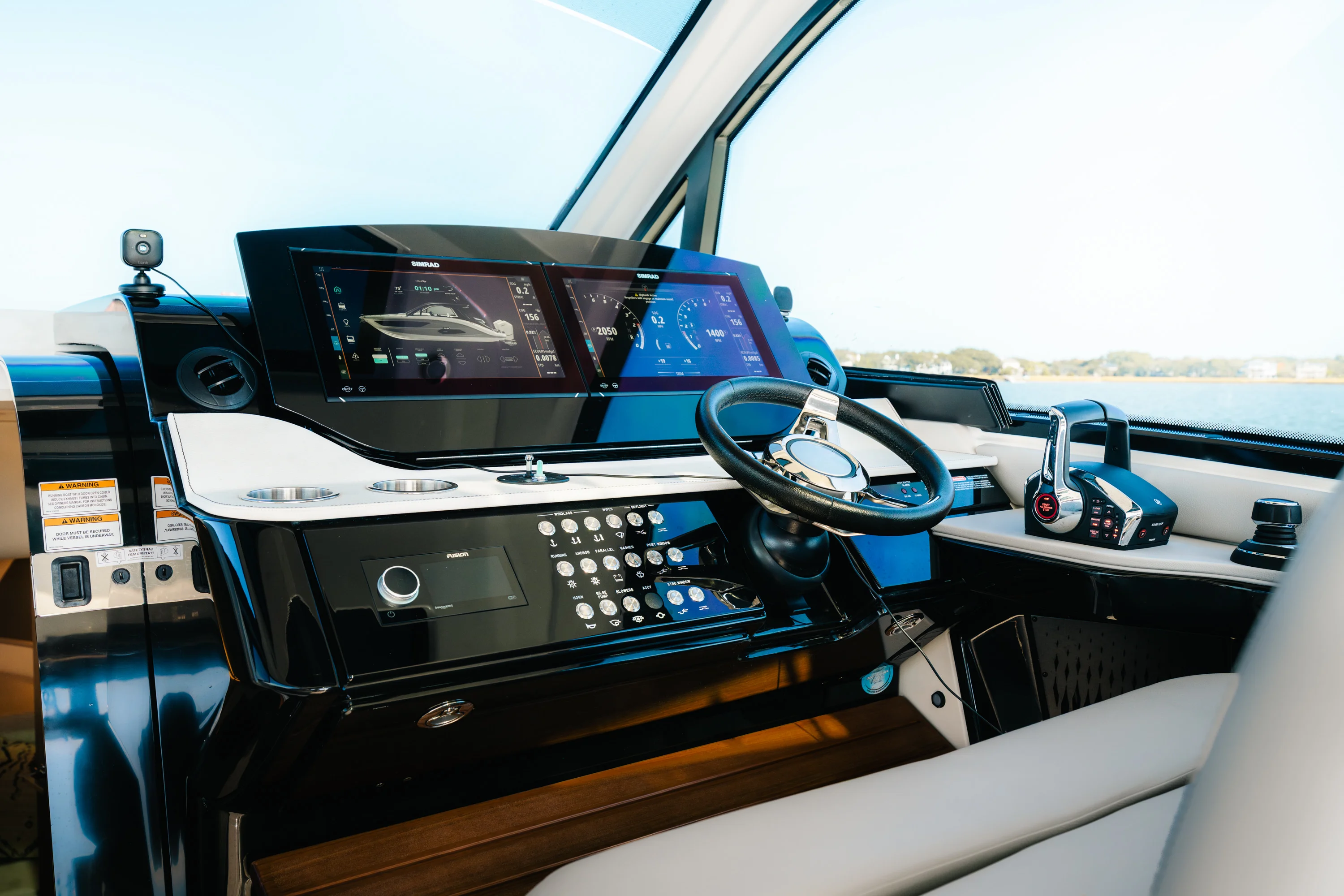 2023 Sea Ray SUNDANCER 370 OUTBOARD Image Thumbnail #19