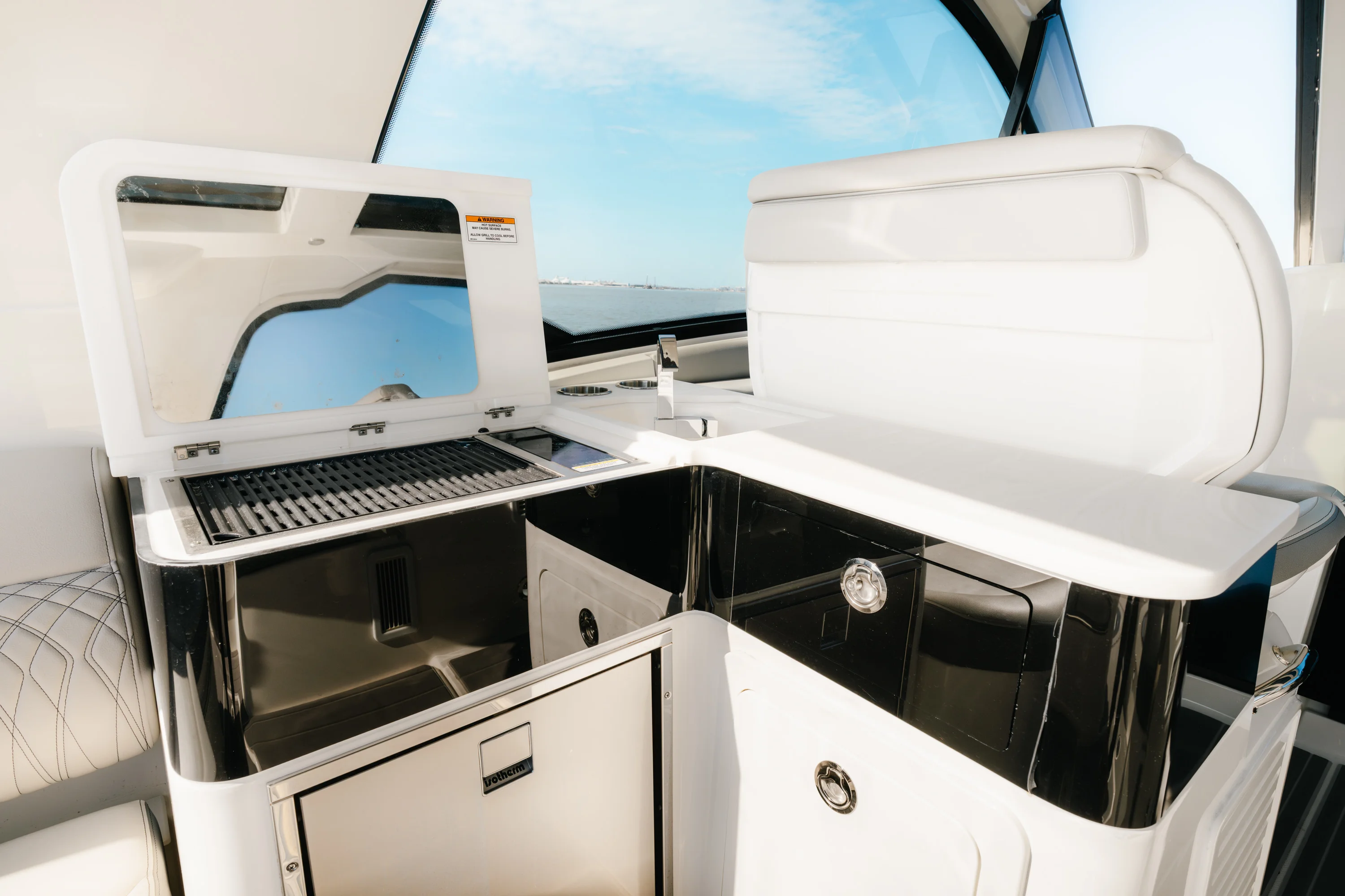 2023 Sea Ray 370 Sundancer Image Thumbnail #27