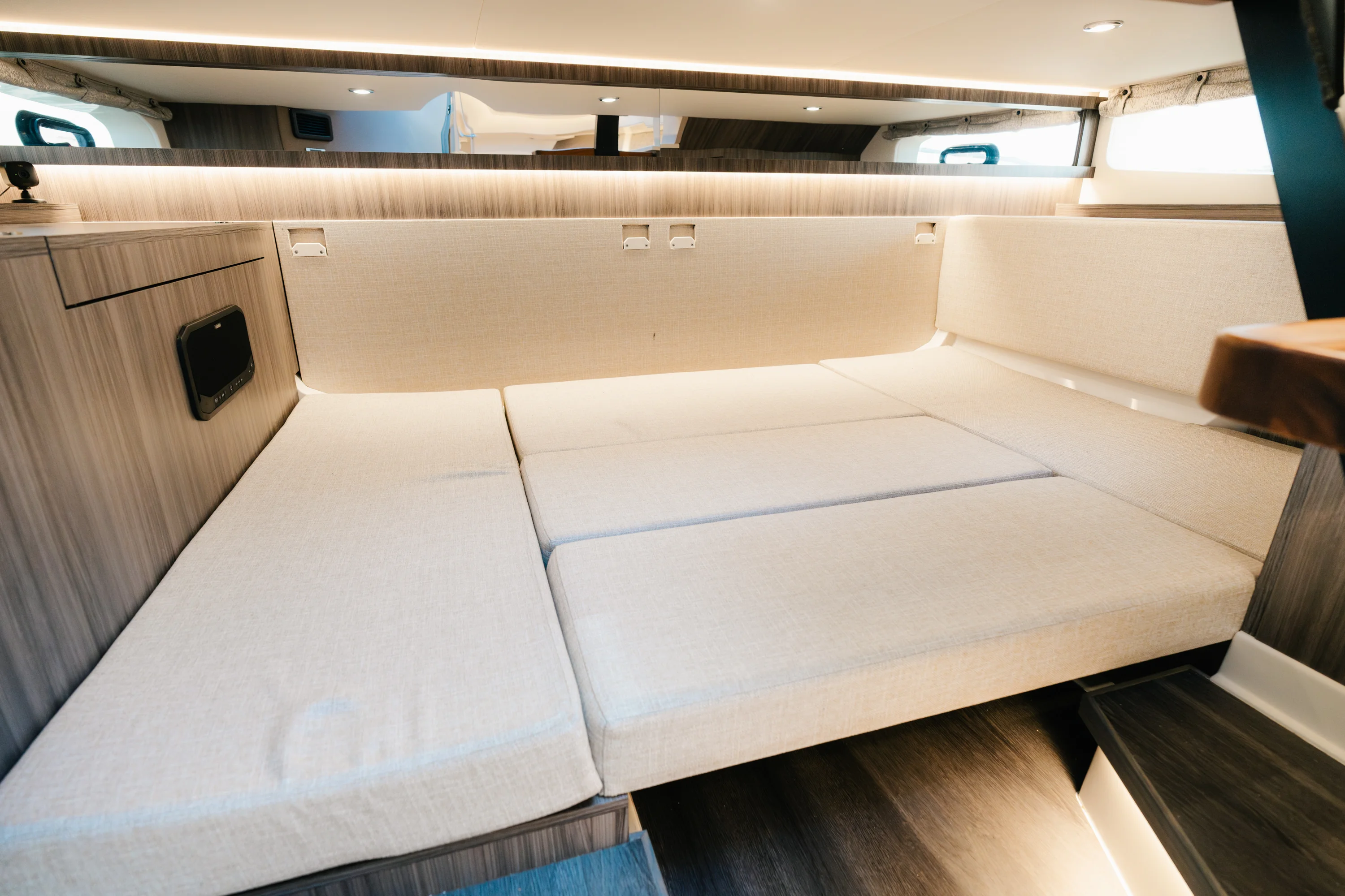 2023 Sea Ray 370 Sundancer Image Thumbnail #15