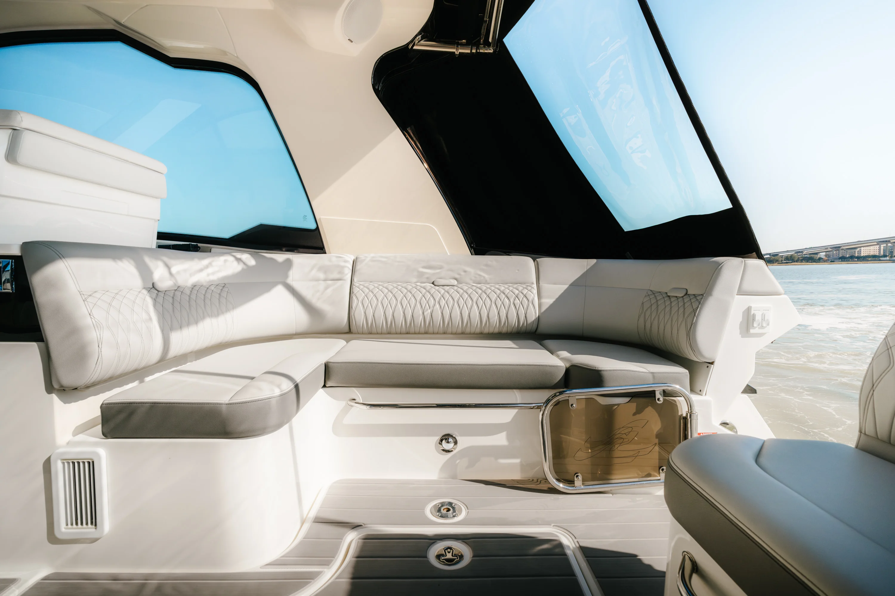 2023 Sea Ray 370 Sundancer Image Thumbnail #29