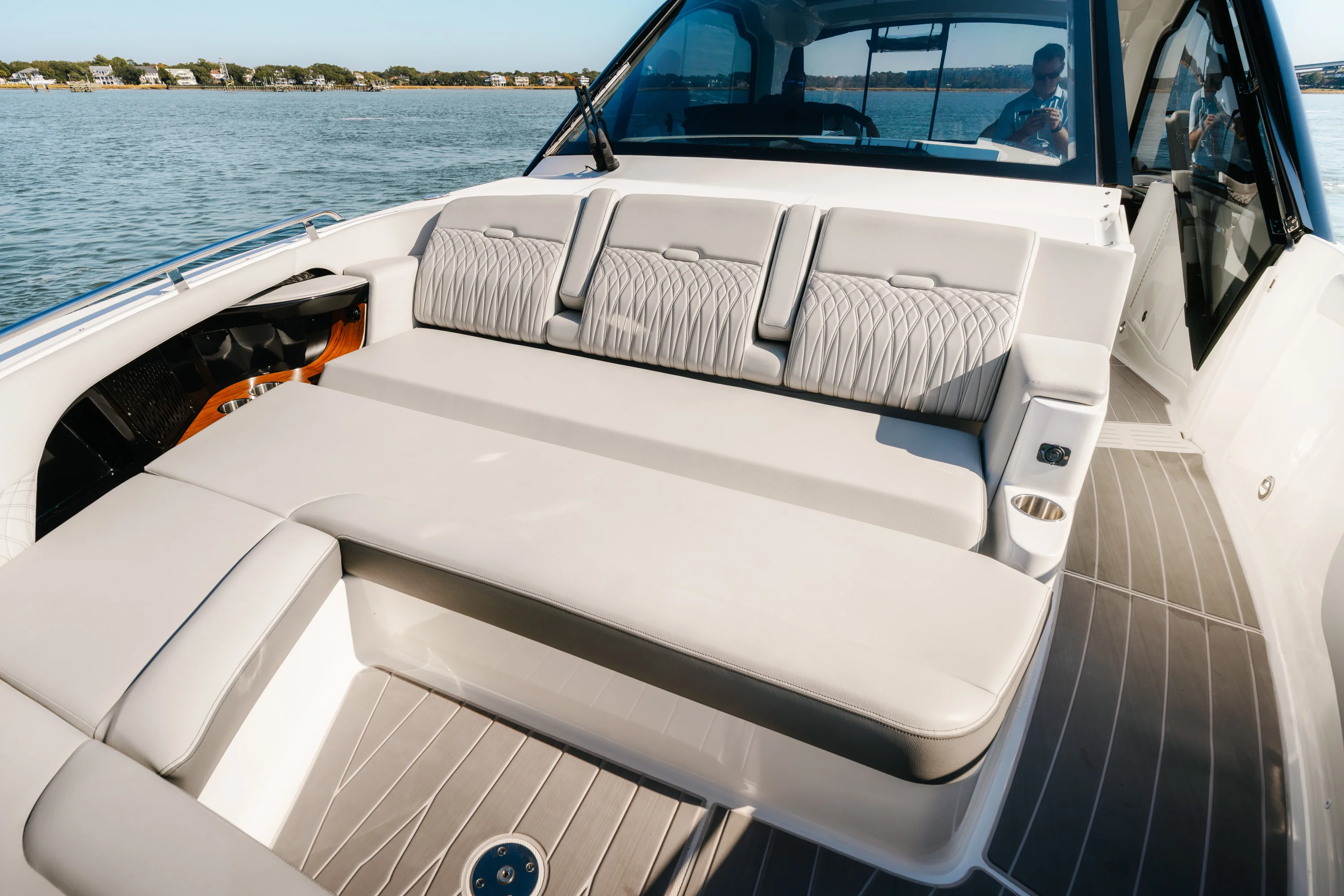 2023 Sea Ray 370 Sundancer Image Thumbnail #17