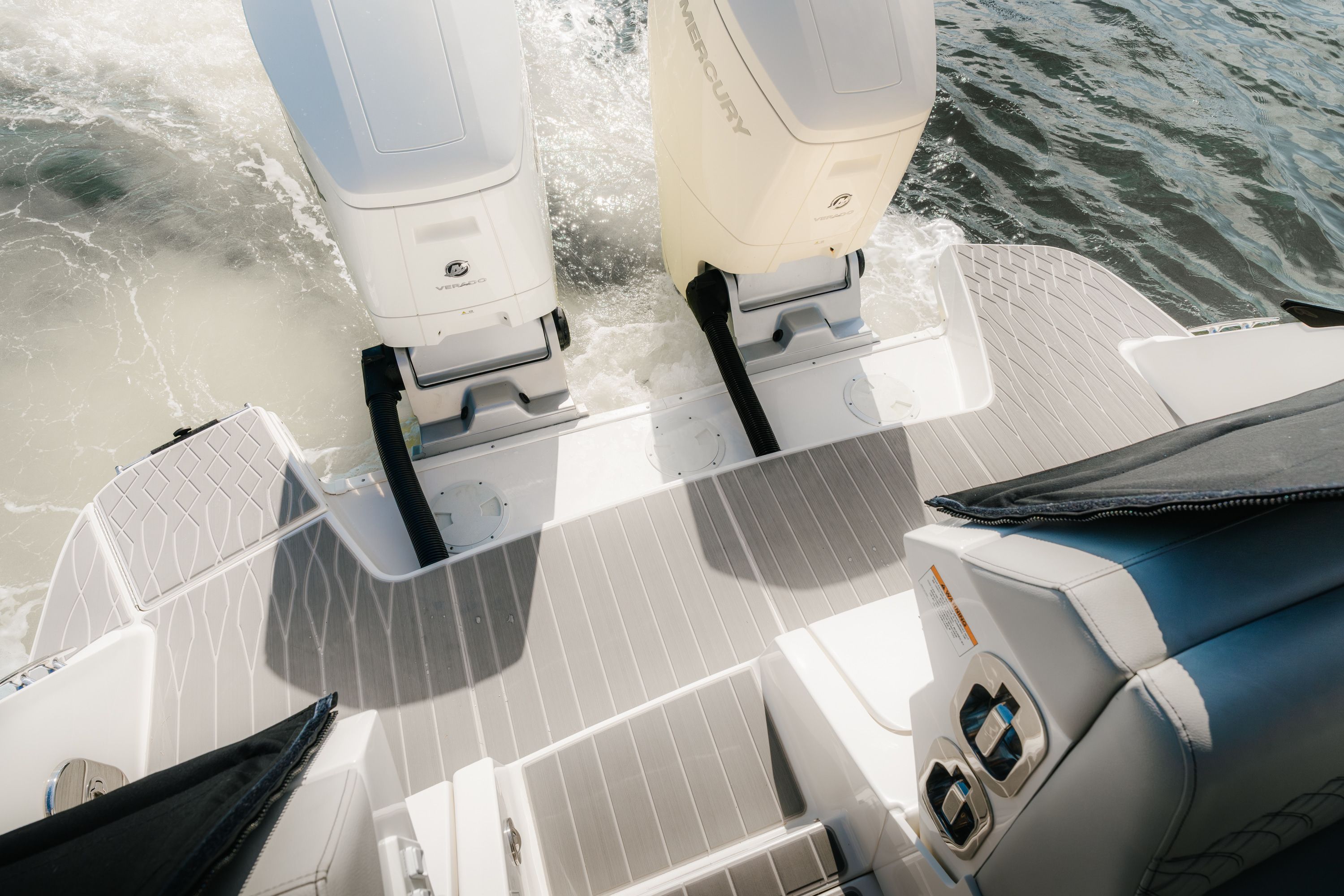 2023 Sea Ray 370 SUNDANCER Image Thumbnail #30