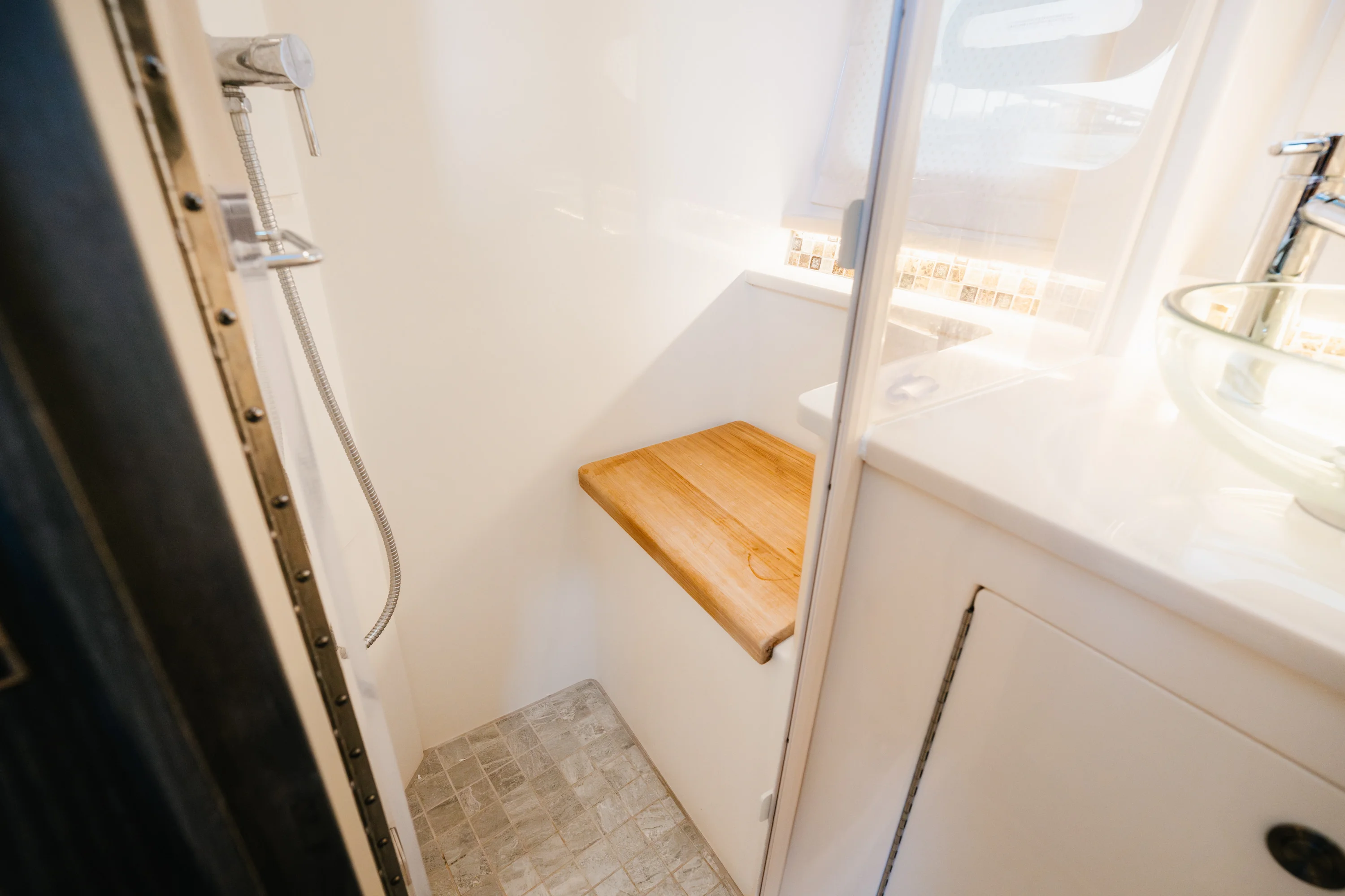 2023 Sea Ray 370 Sundancer Image Thumbnail #12